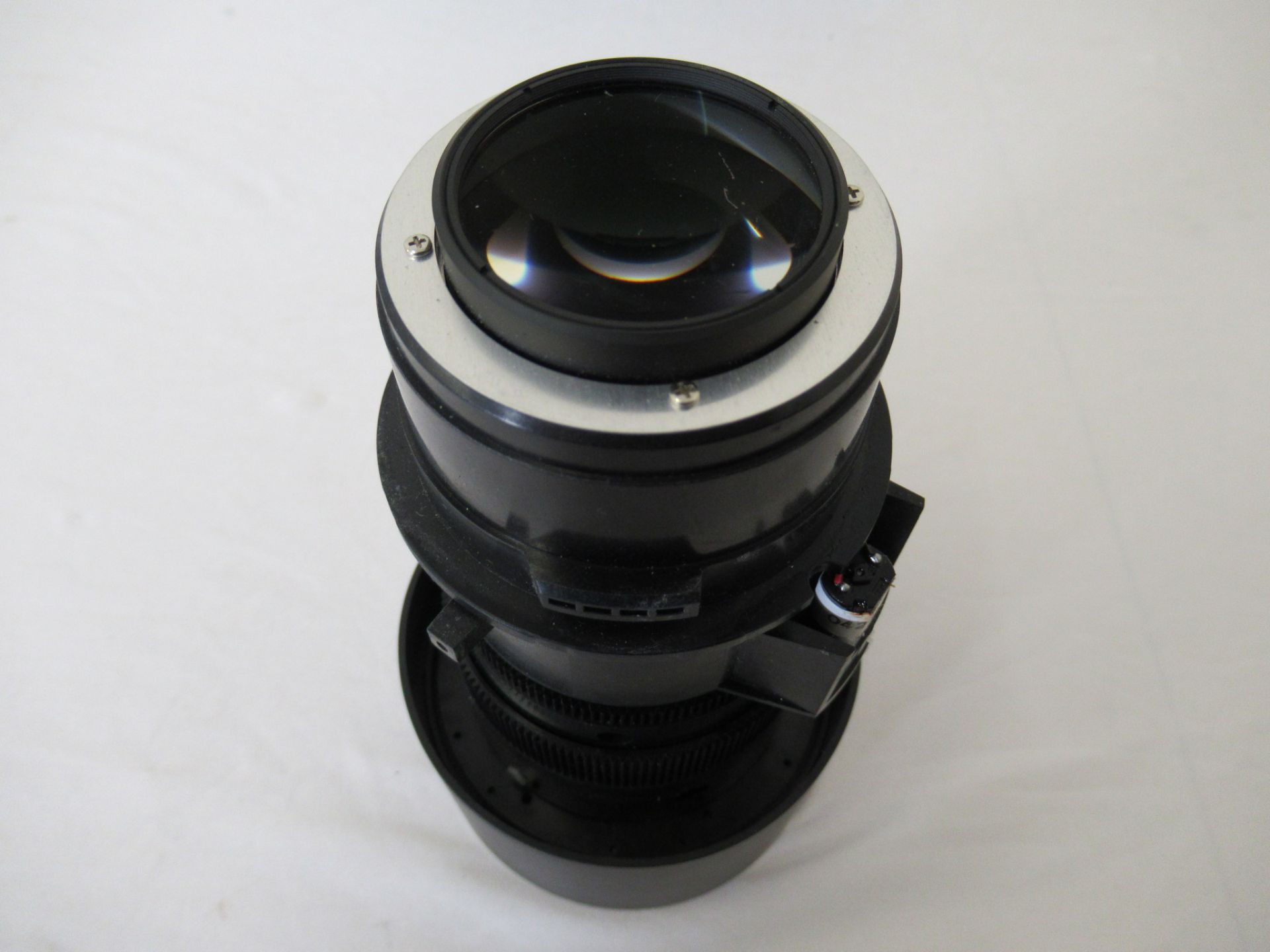 Panasonic TKGF0156-3 digital light processing projection standard zoom lens 1.7-2.4:1 - Image 3 of 13