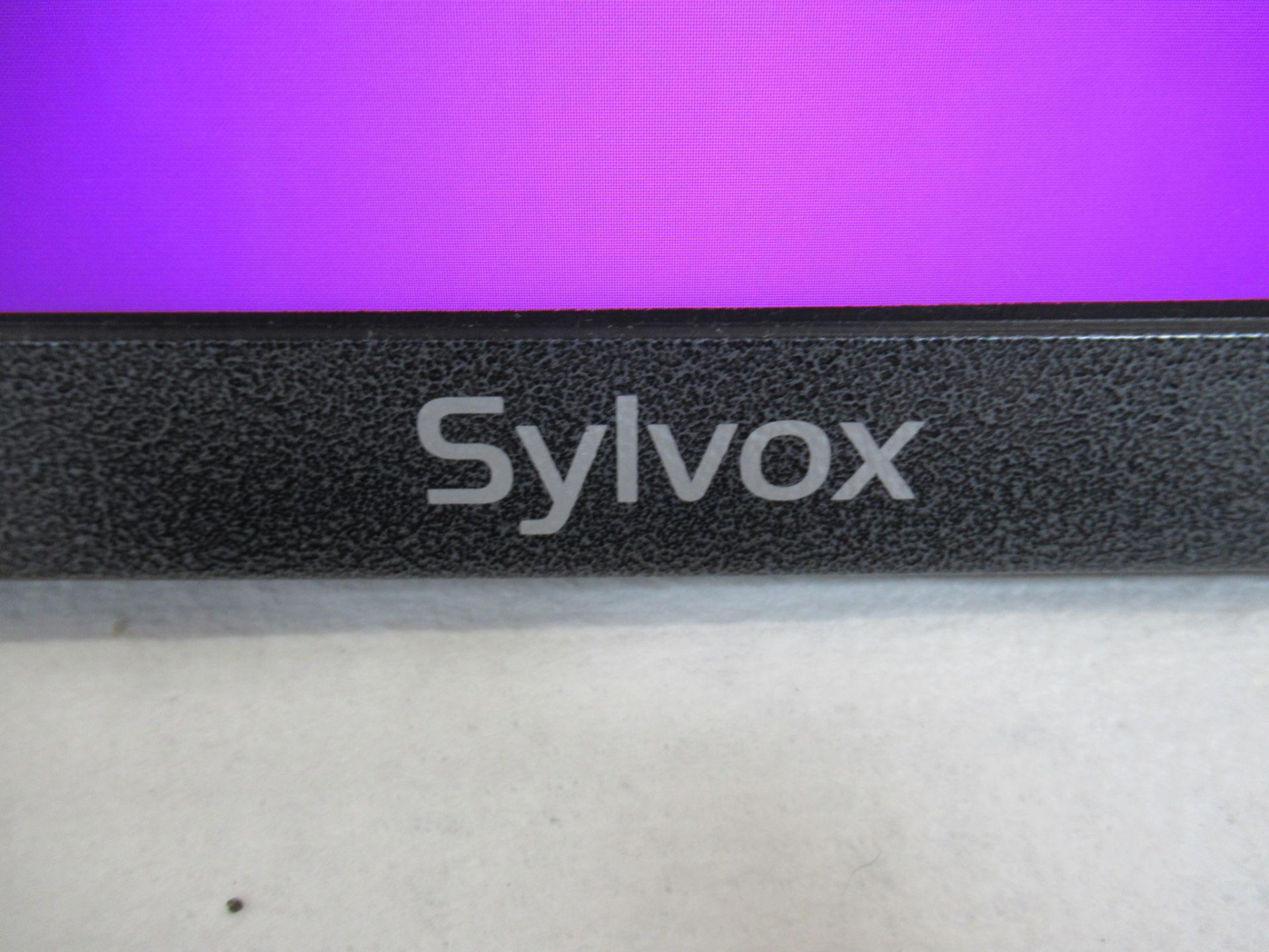 SYLVOX Partial Sun Outdoor 4K UHD 43" Smart TV - Image 2 of 9