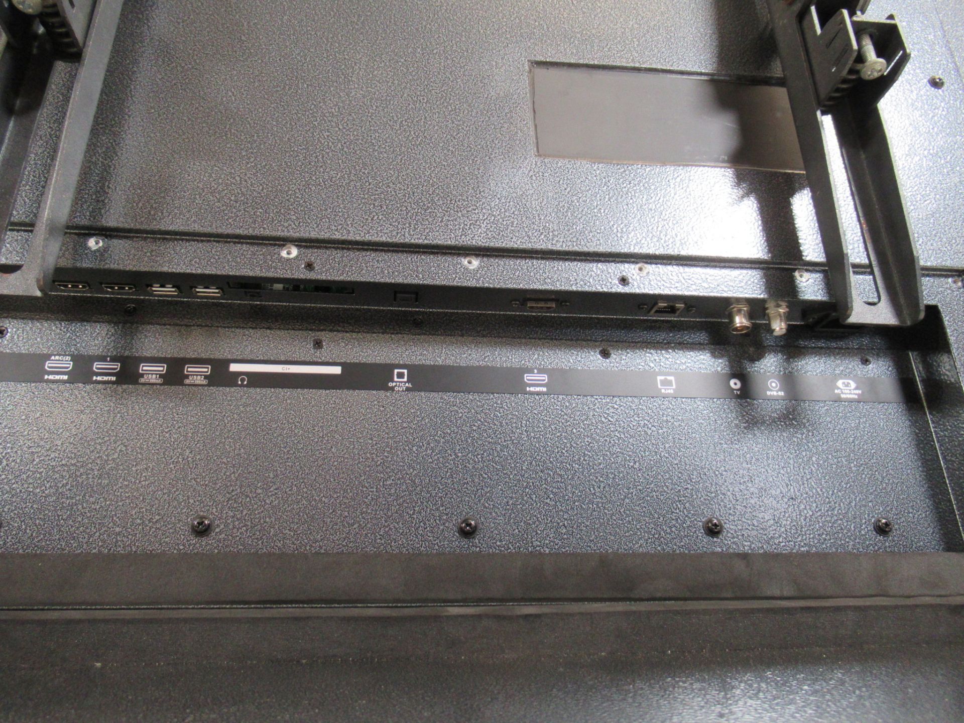 SYLVOX Full Sun Outdoor 4K UHD 55" Smart TV - Image 8 of 13