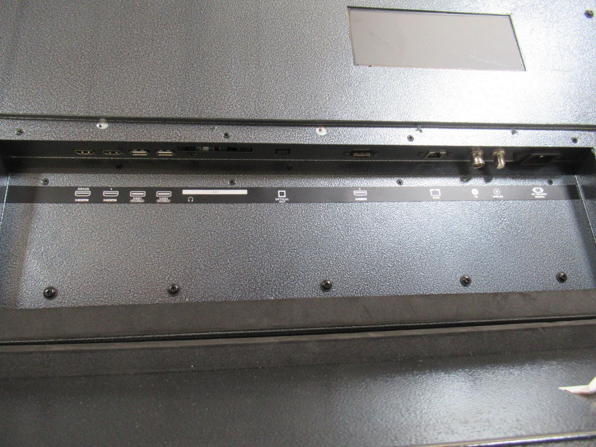 SYLVOX Full Sun Outdoor 4K UHD 55" Smart TV - Image 10 of 11