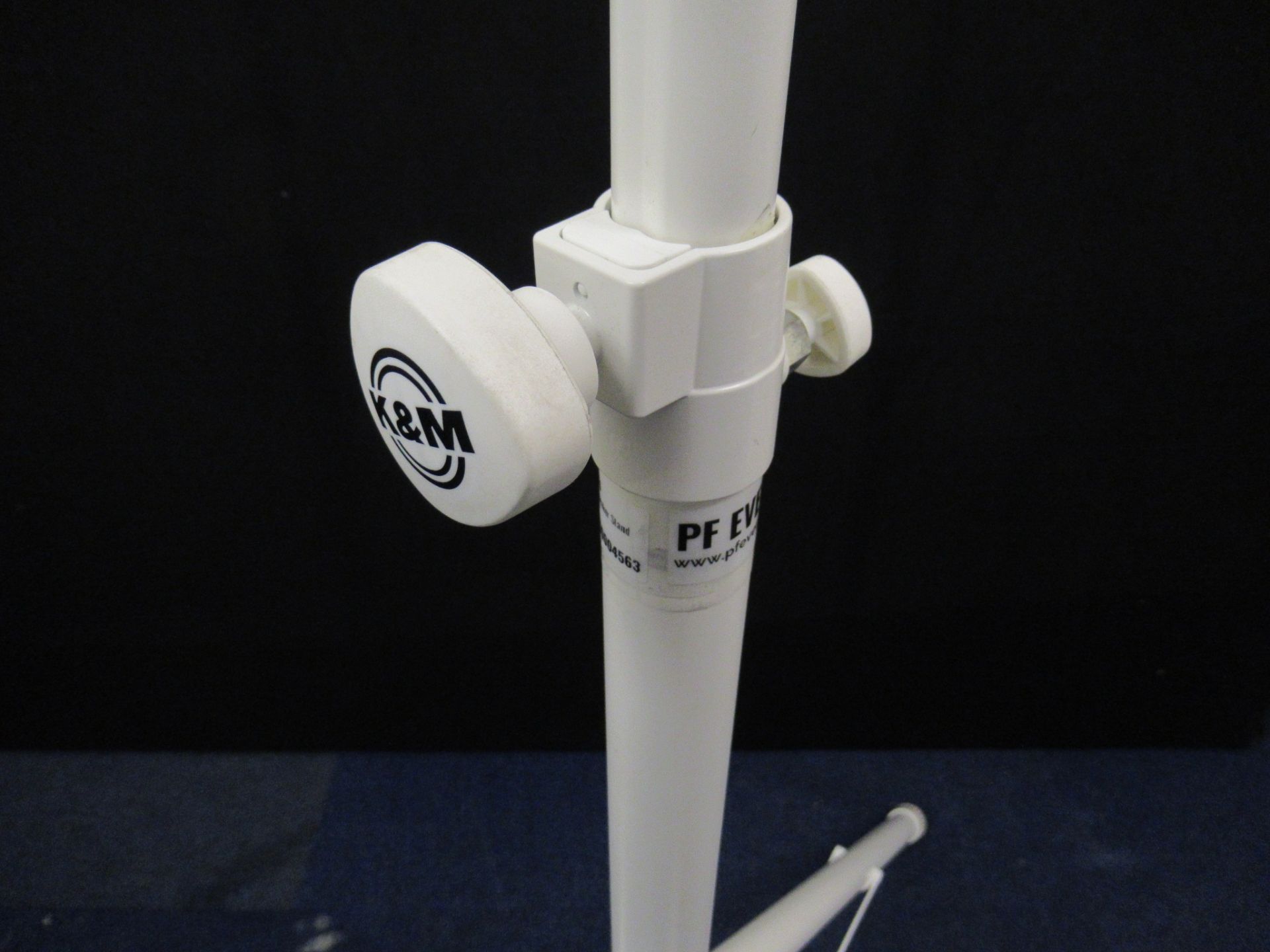 (4) K&M white telescopic tripod speaker stands with Soft bags - Image 3 of 5