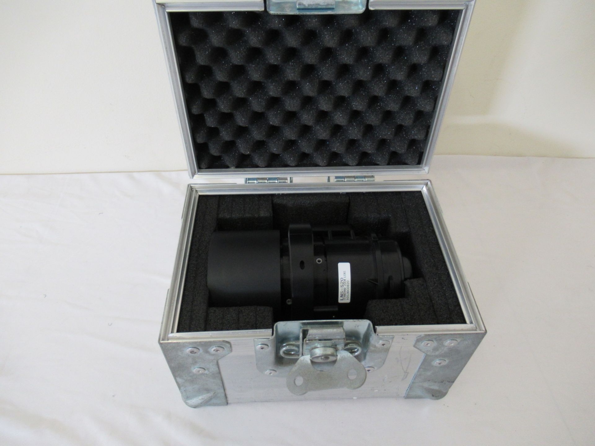 Sanyo LNS-S20 standard projection zoom lens 1.7-2.8:1 - Image 6 of 9