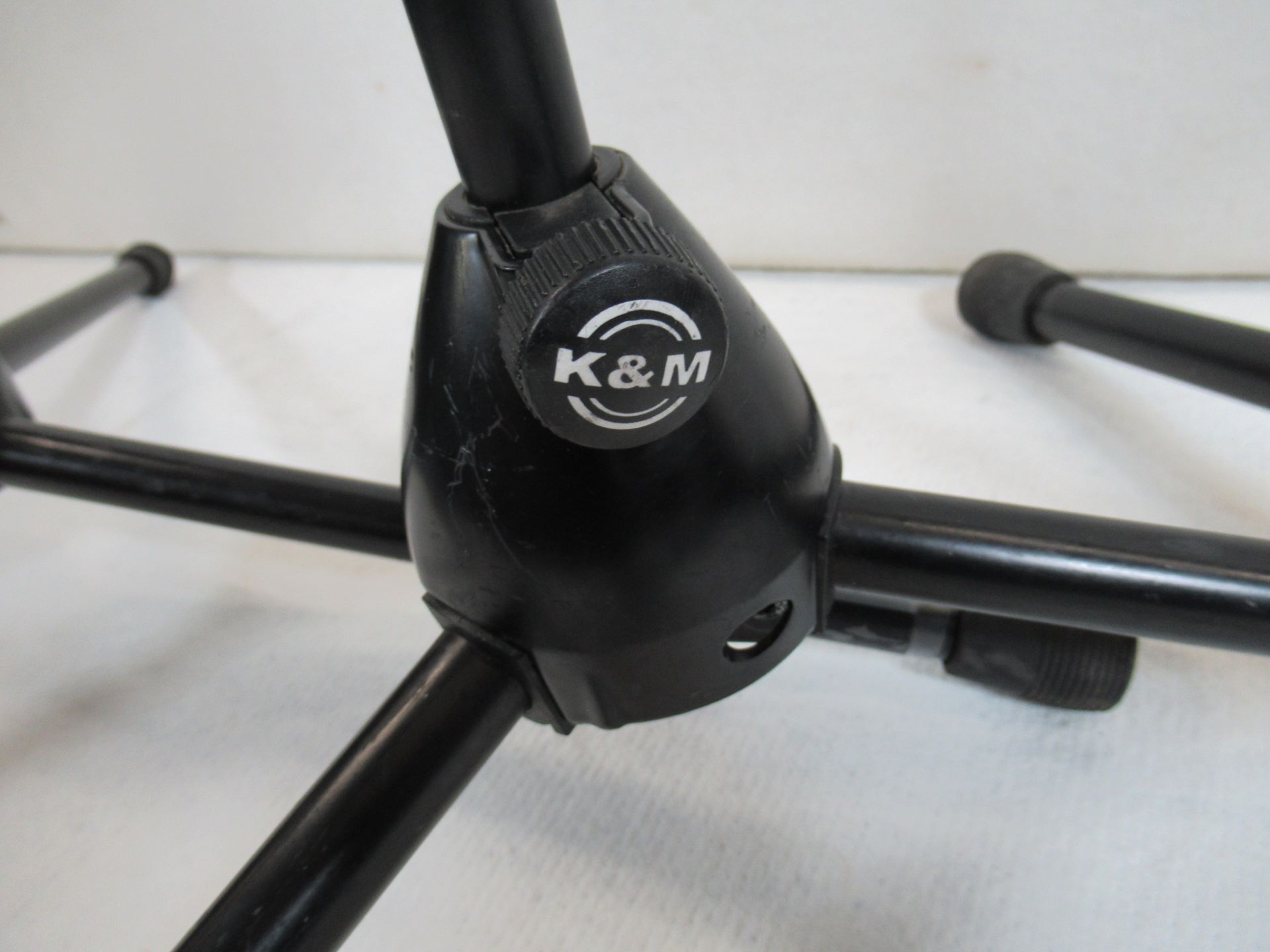 (6) K&M telescopic boom tripod microphone stands - Image 3 of 6