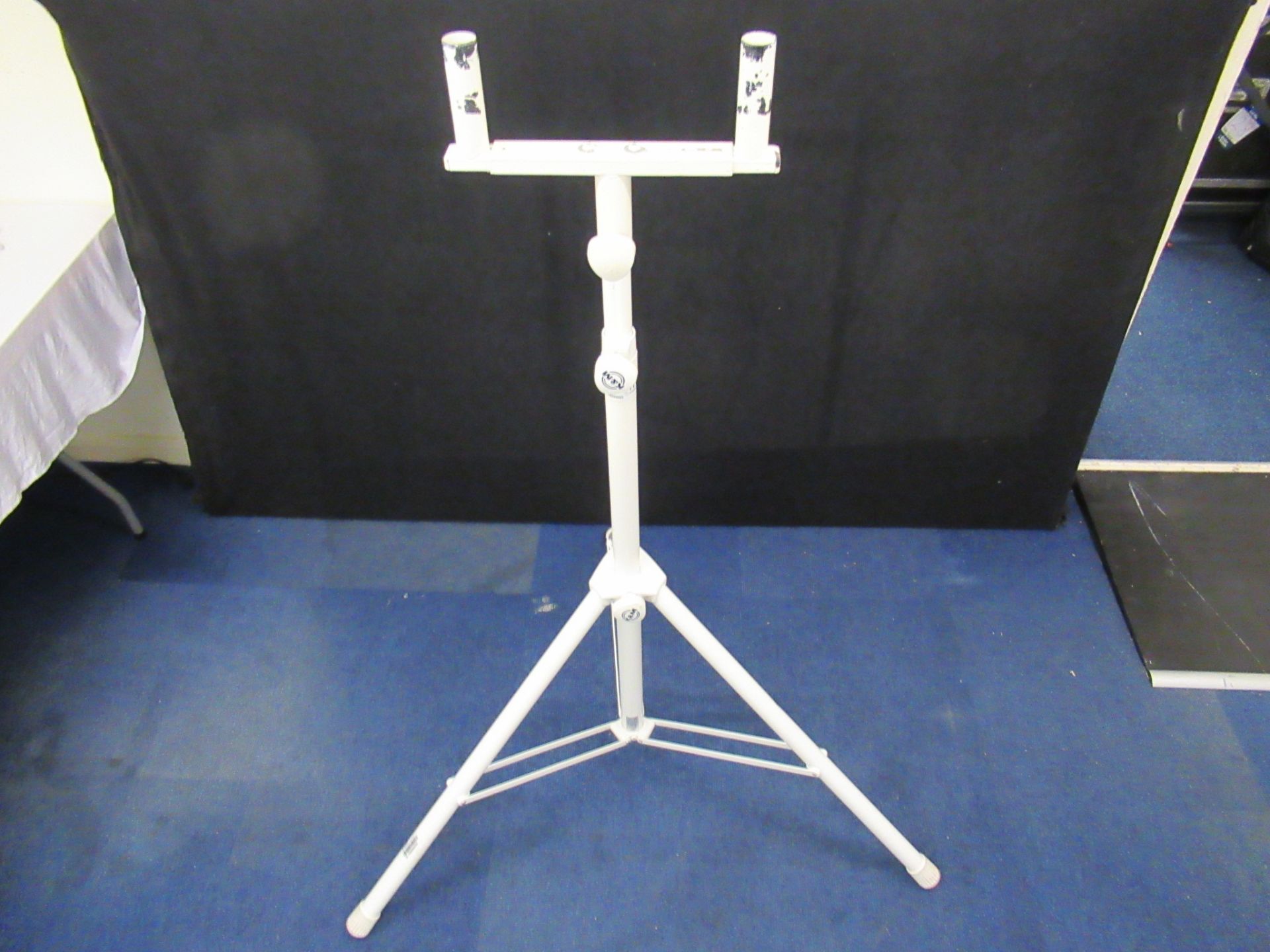 (4) K&M white telescopic tripod speaker stands with Soft bags - Image 2 of 5