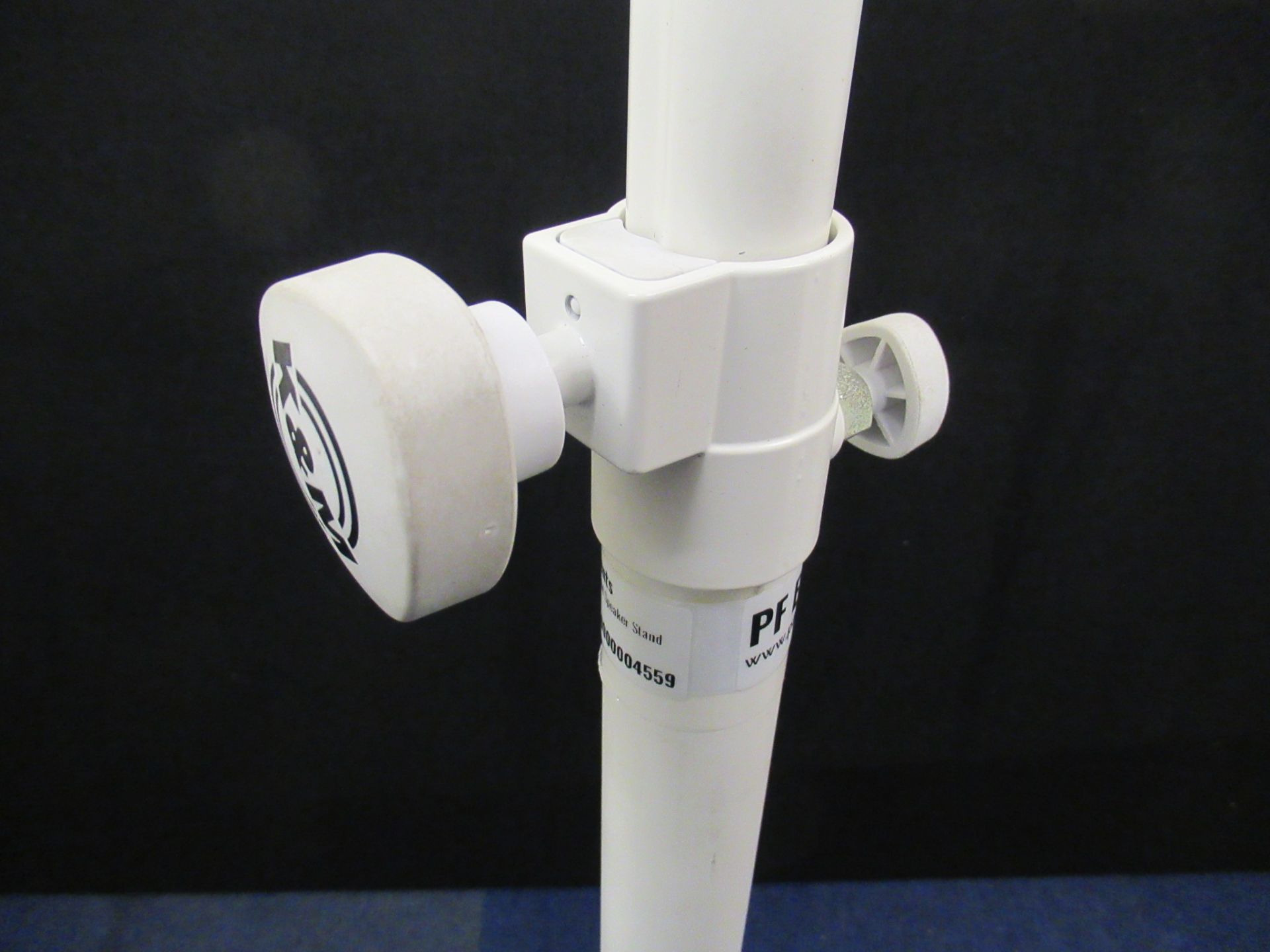 (4) K&M white telescopic tripod speaker stands with Soft bags - Image 3 of 6