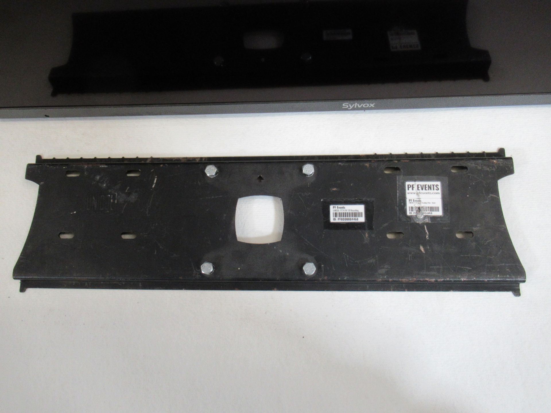 SYLVOX Full Sun Outdoor 4K UHD 55" Smart TV - Image 4 of 13