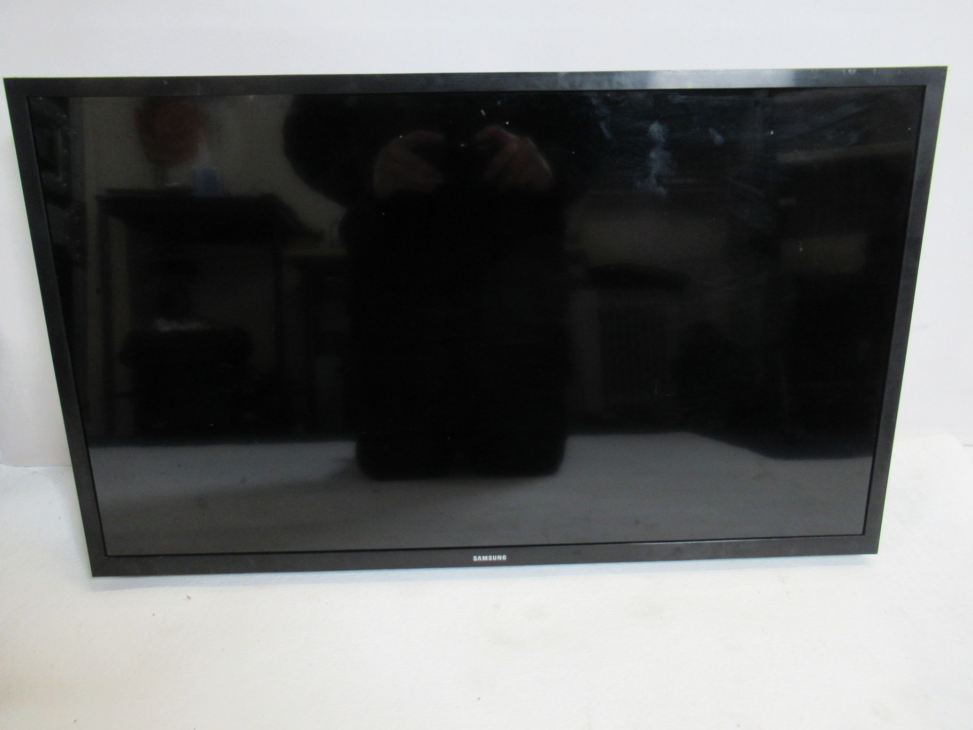 Samsung T5300 32" LED-backlit LCD Full HD HDR Smart TV - Image 2 of 10