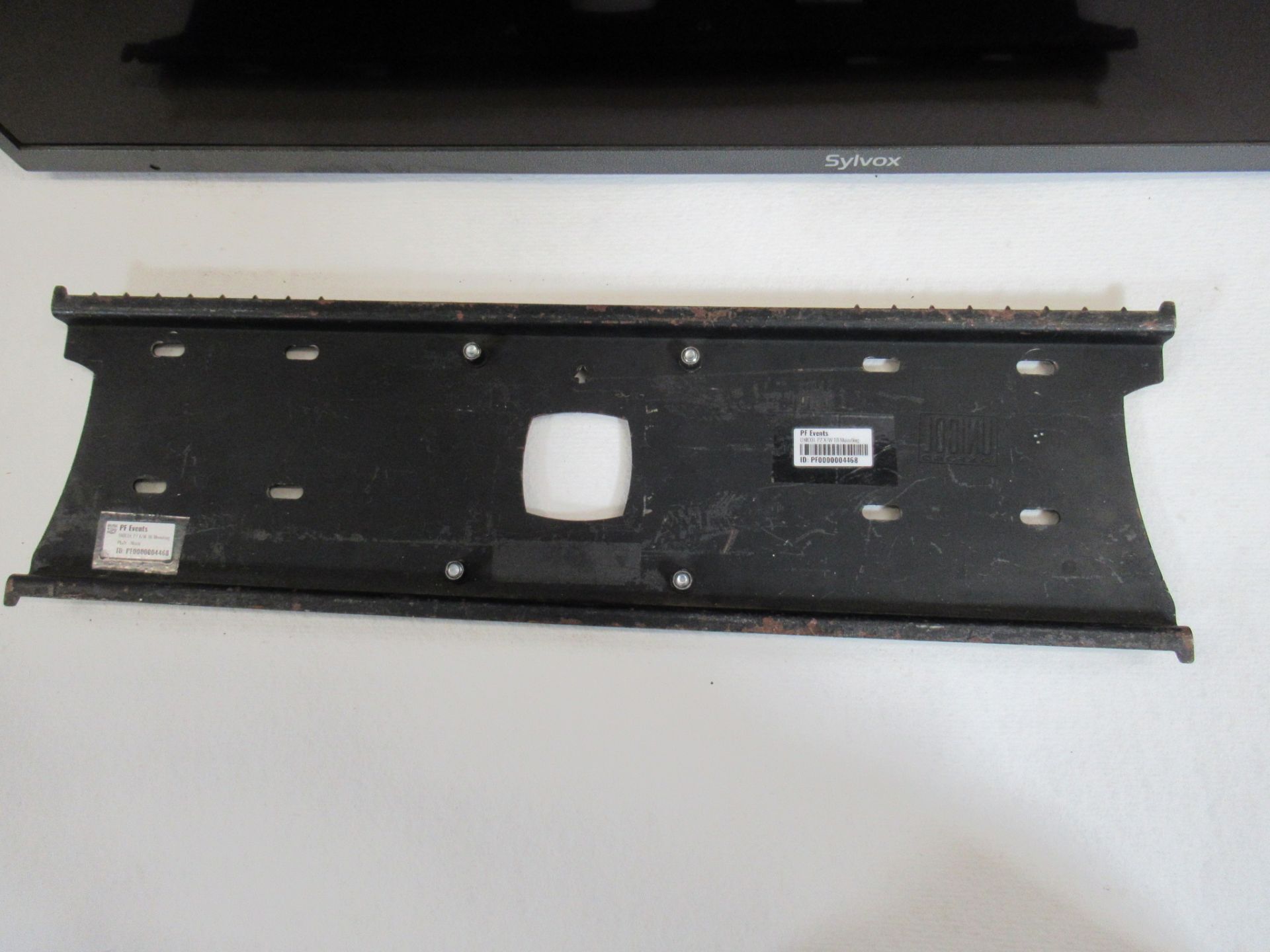 SYLVOX Full Sun Outdoor 4K UHD 55" Smart TV - Image 5 of 13