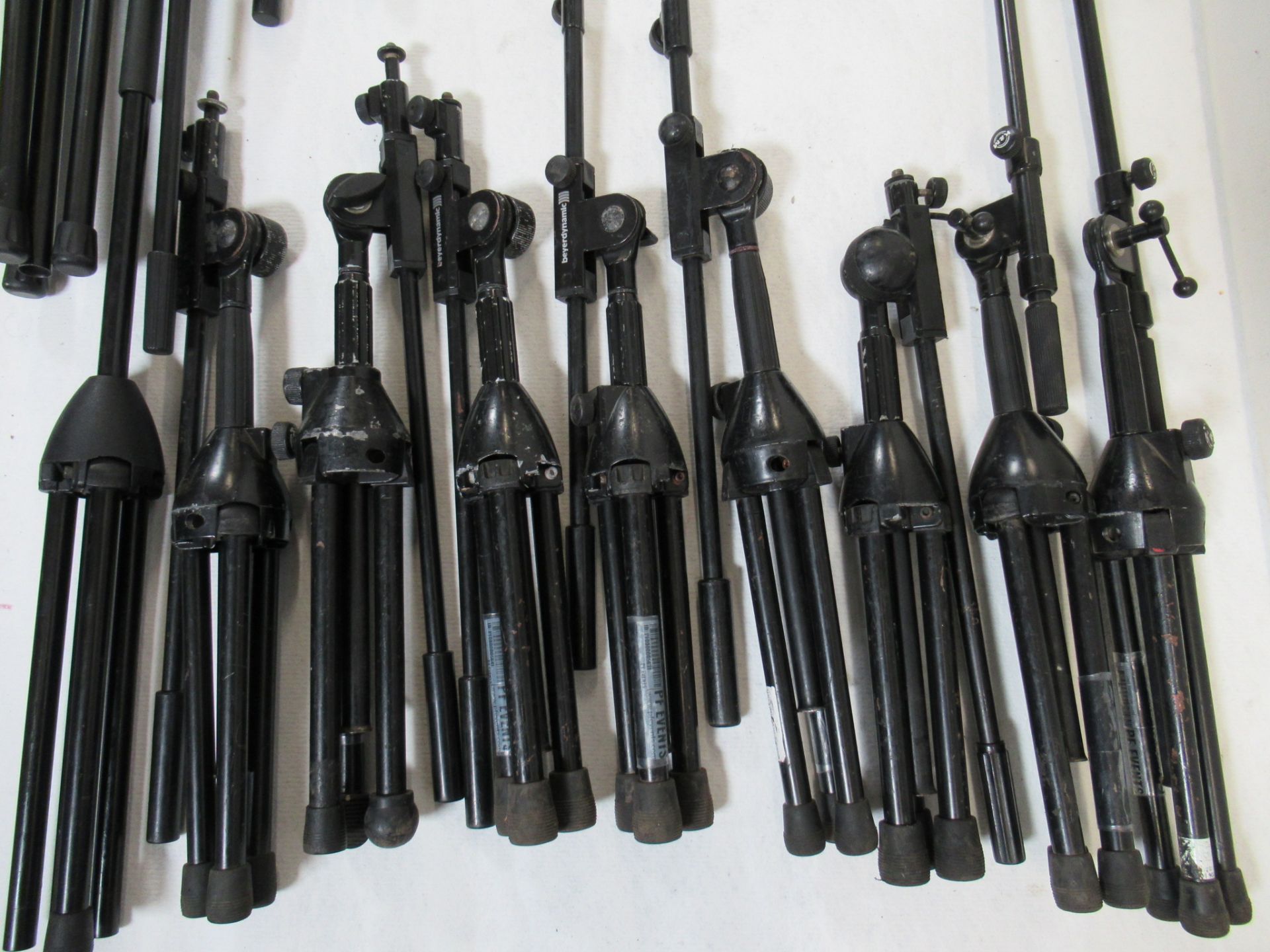 Assorted K&M, Beyerdynamic and Neewer boom tripod microphone stands - Image 2 of 4
