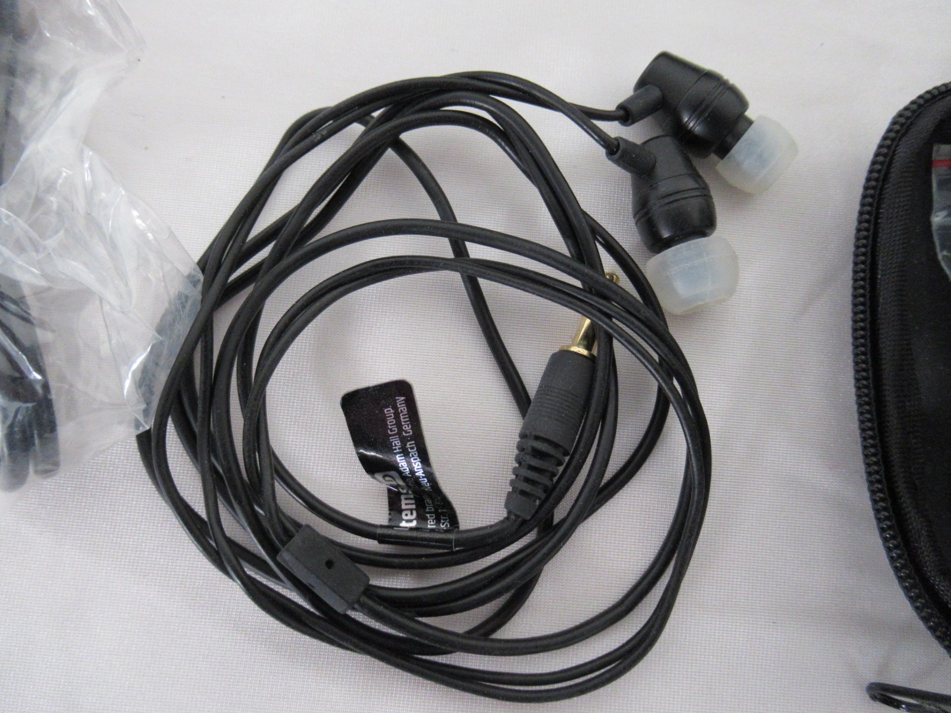 LD Systems MEI100G2 In-Ear Monitoring System - Image 13 of 14