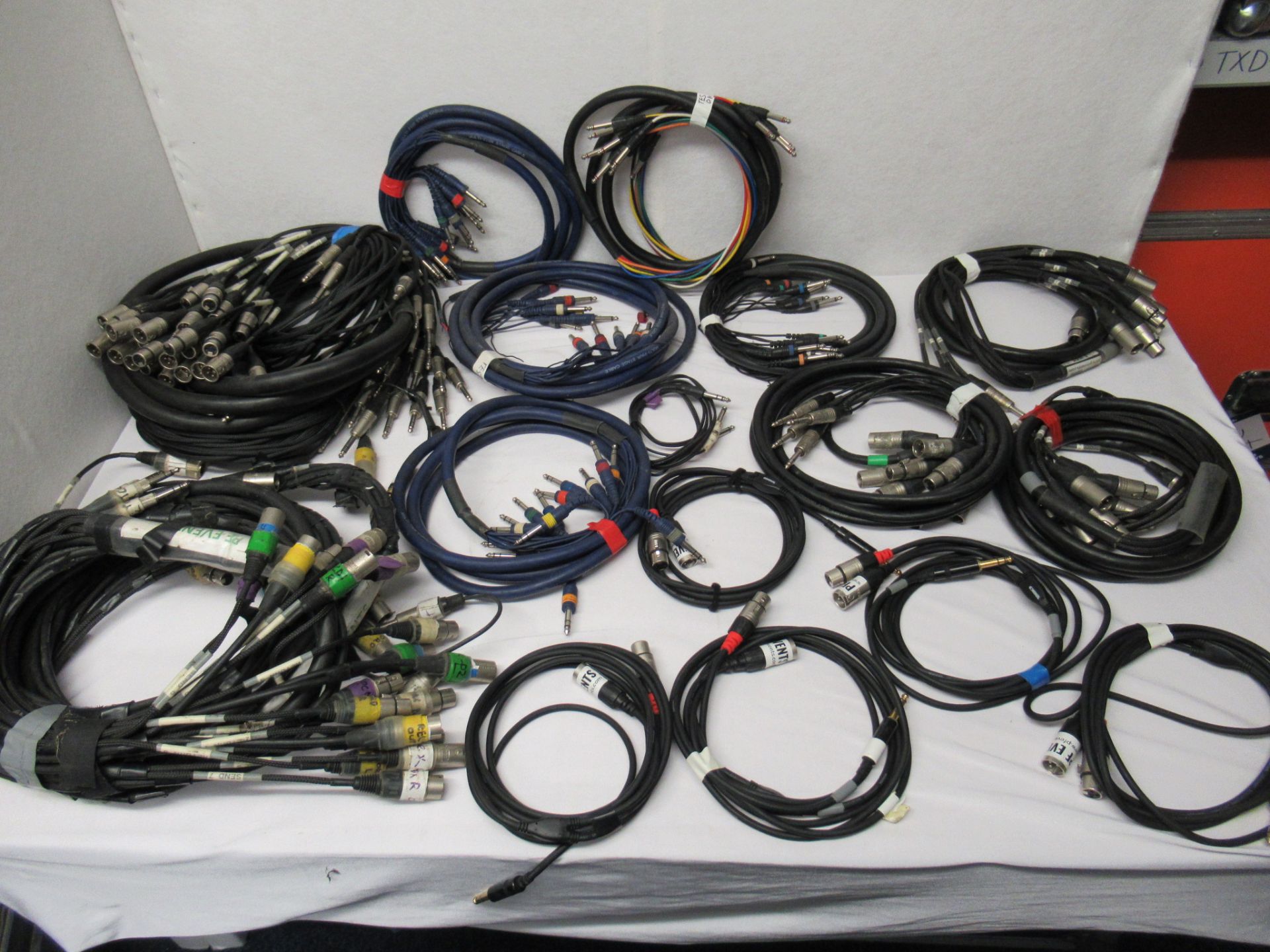 Quantity of insert looms and 1/4" jack looms