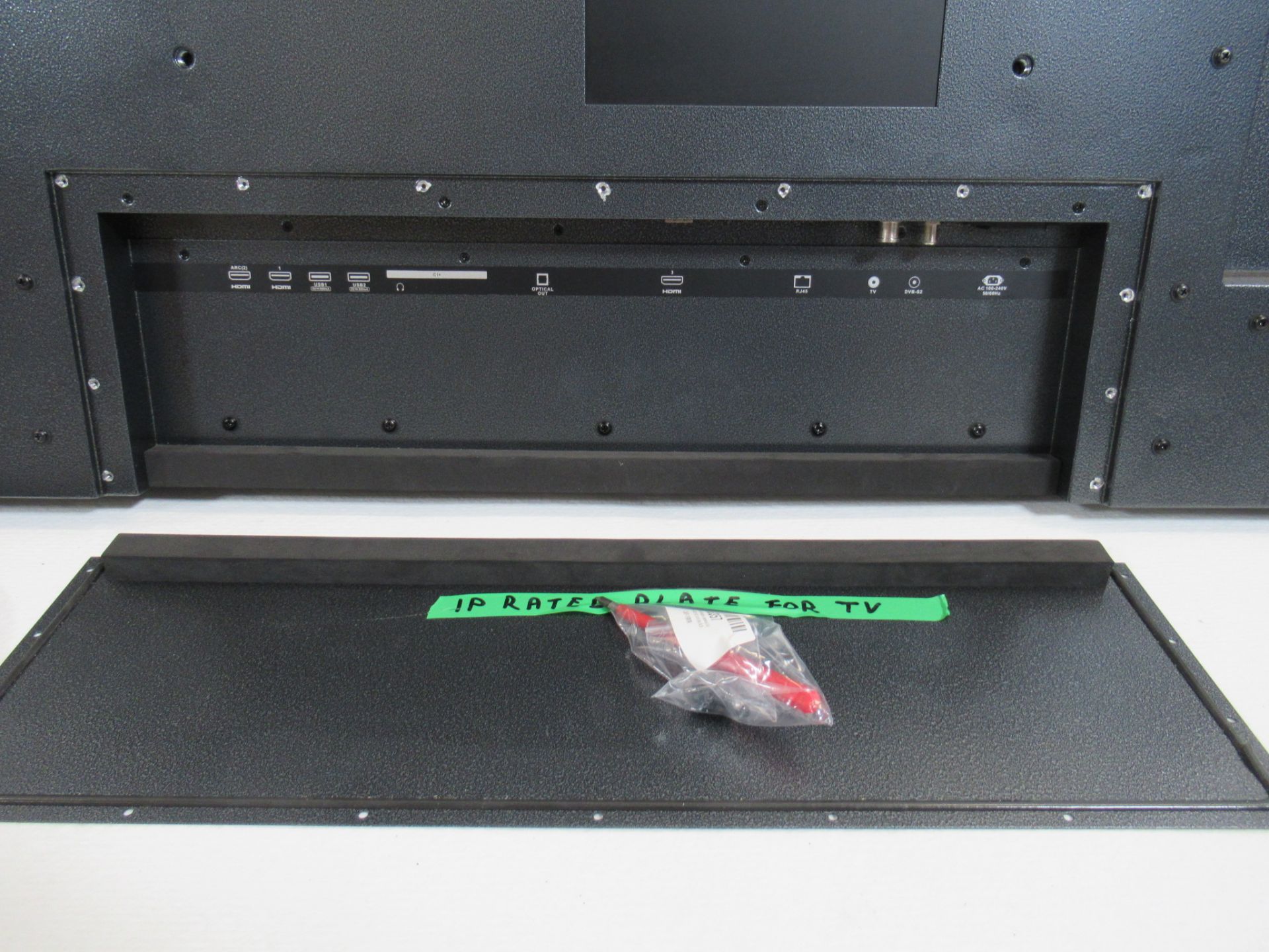 SYLVOX Partial Sun Outdoor 4K UHD 43" Smart TV - Image 7 of 9