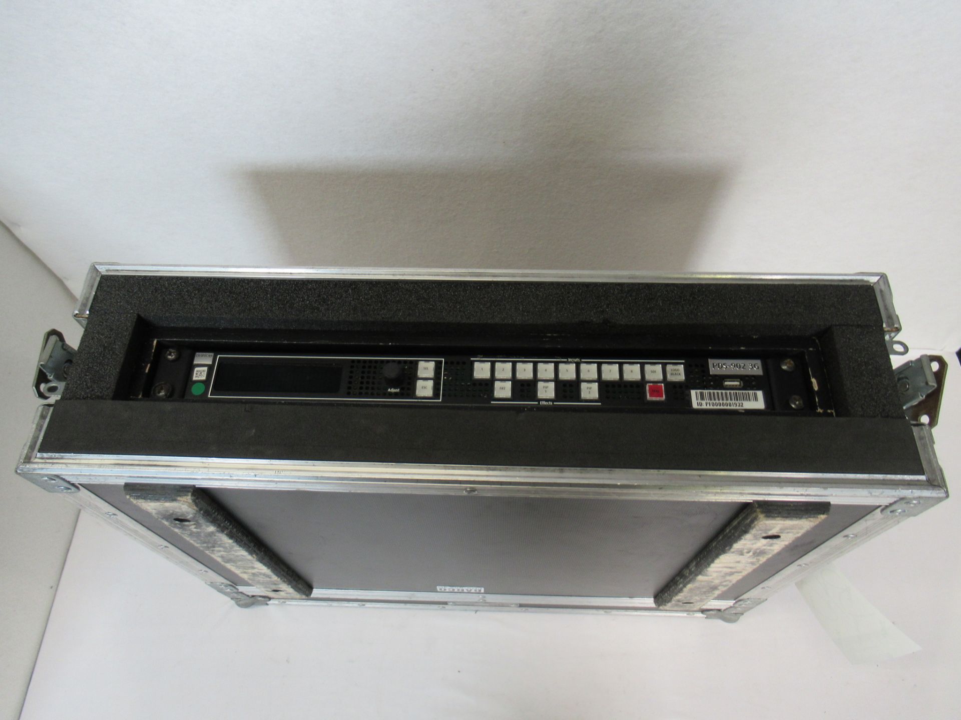 Barco PDS-902 3G DVI video switcher - Image 7 of 10
