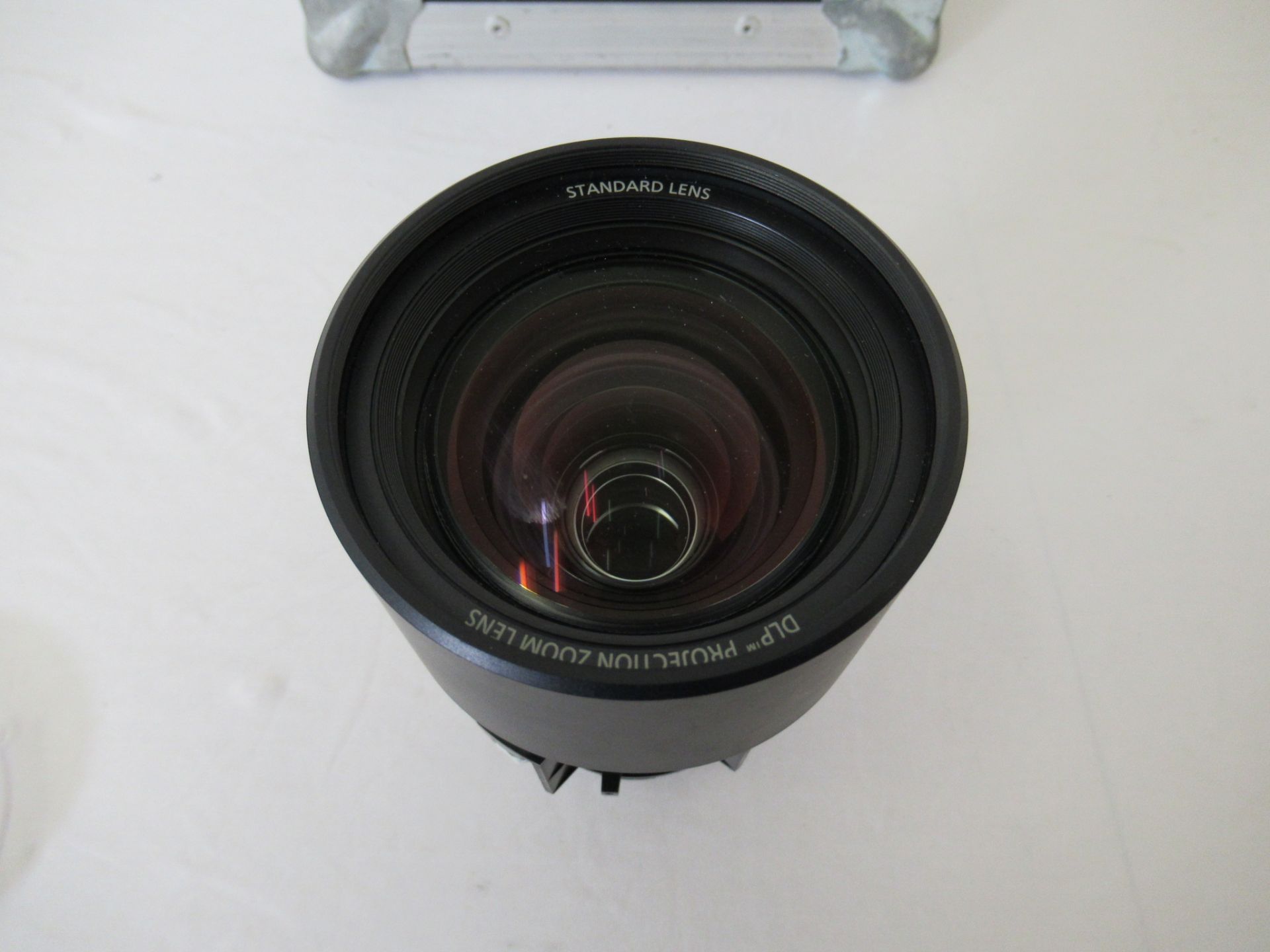 Panasonic TKGF0156-3 digital light processing projection standard zoom lens 1.7-2.4:1 - Image 4 of 13