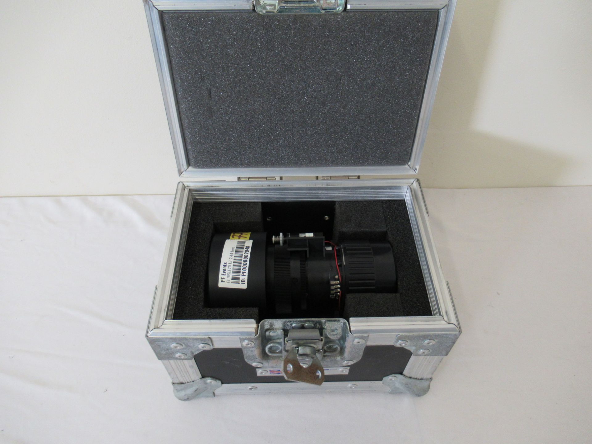 Panasonic TKGF0156-3 digital light processing projection standard zoom lens 1.7-2.4:1 - Image 9 of 11