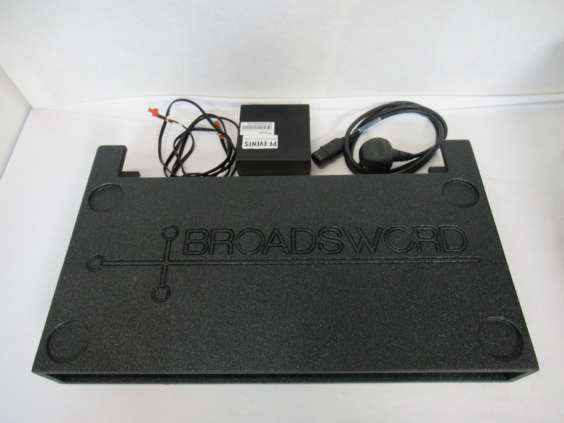 Extron DVI DA8 Plus 1:8 DVI distribution amplifier - Image 2 of 11