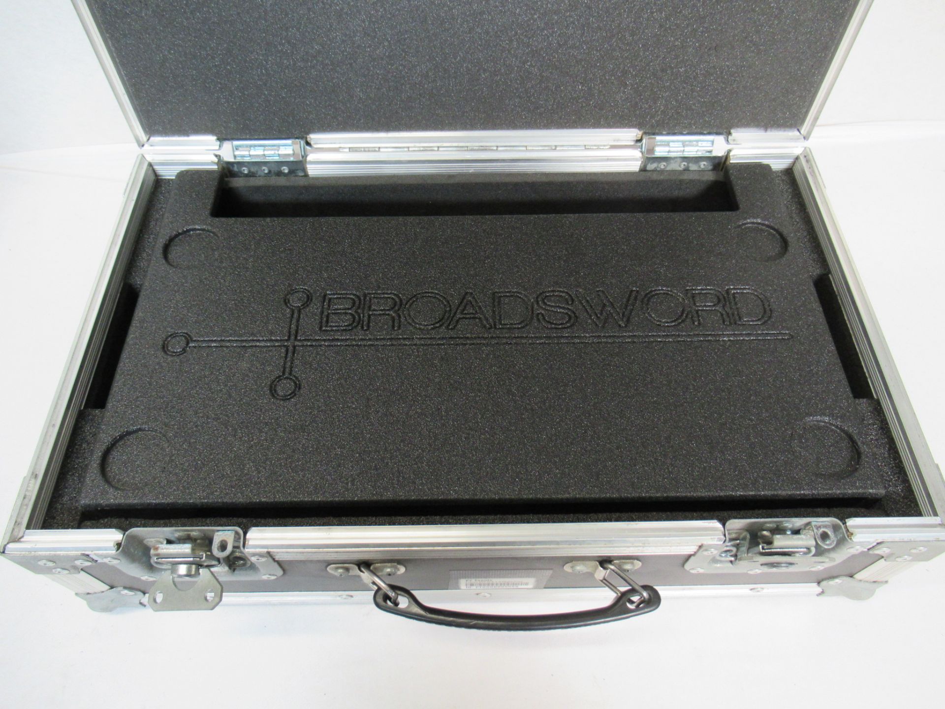 Extron DVI DA8 Plus 1:8 DVI distribution amplifier - Image 9 of 11