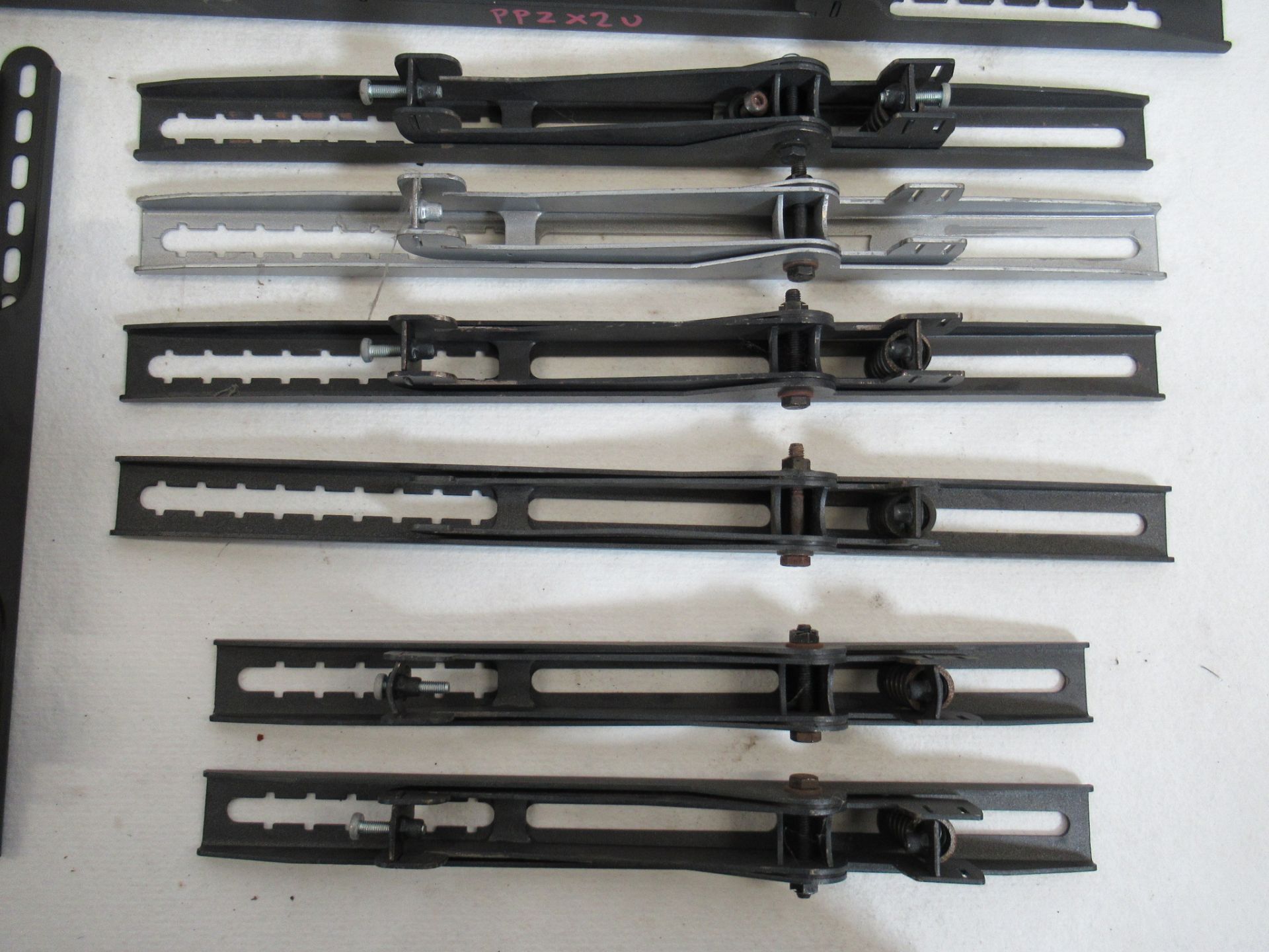 (26) Unicol screen tilting mounting brackets and fixed mounting brackets - Image 3 of 7