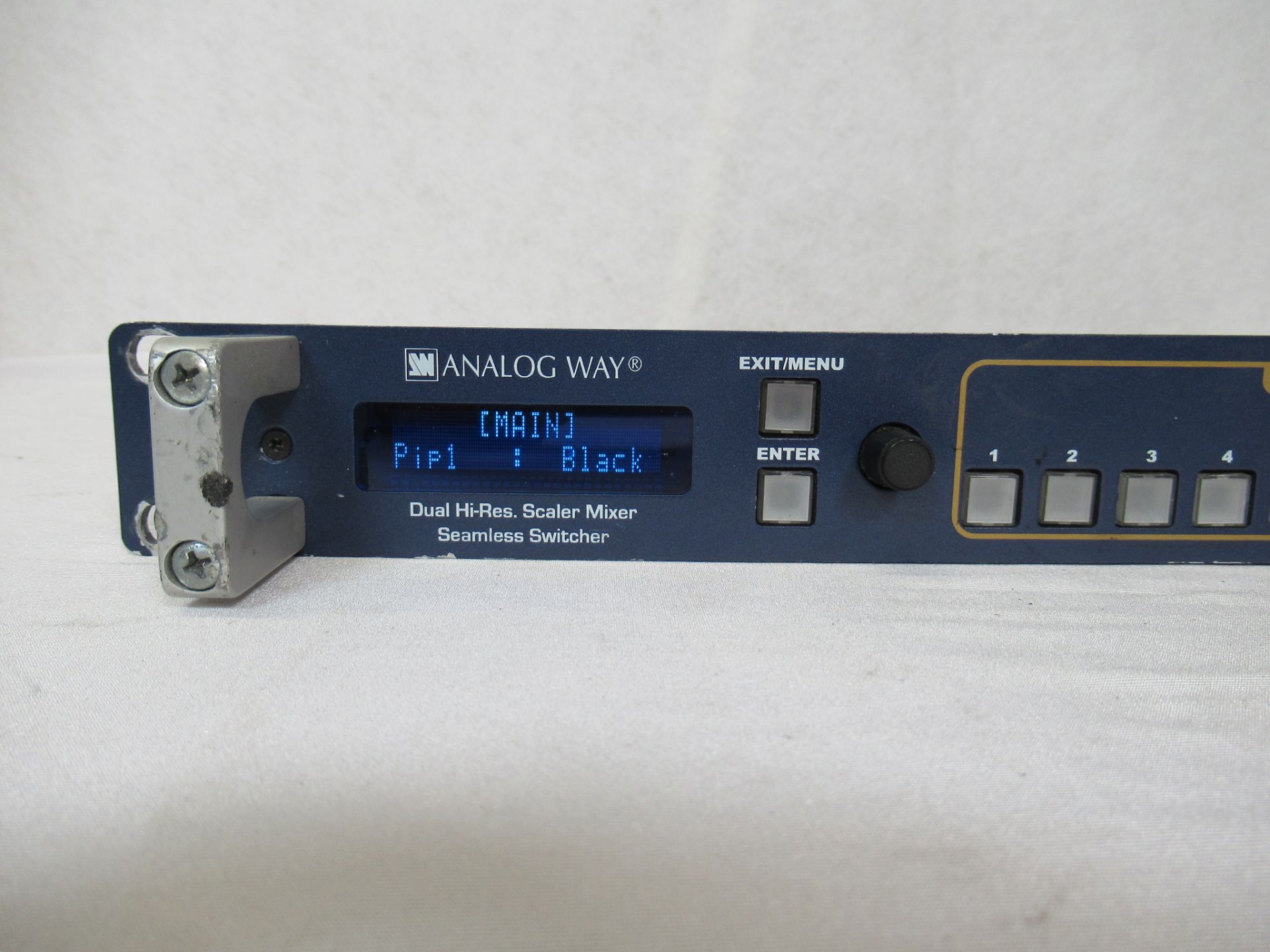 Analog Way Pulse LE PLS200 Dual Scaler Mixer Switcher - Image 3 of 9