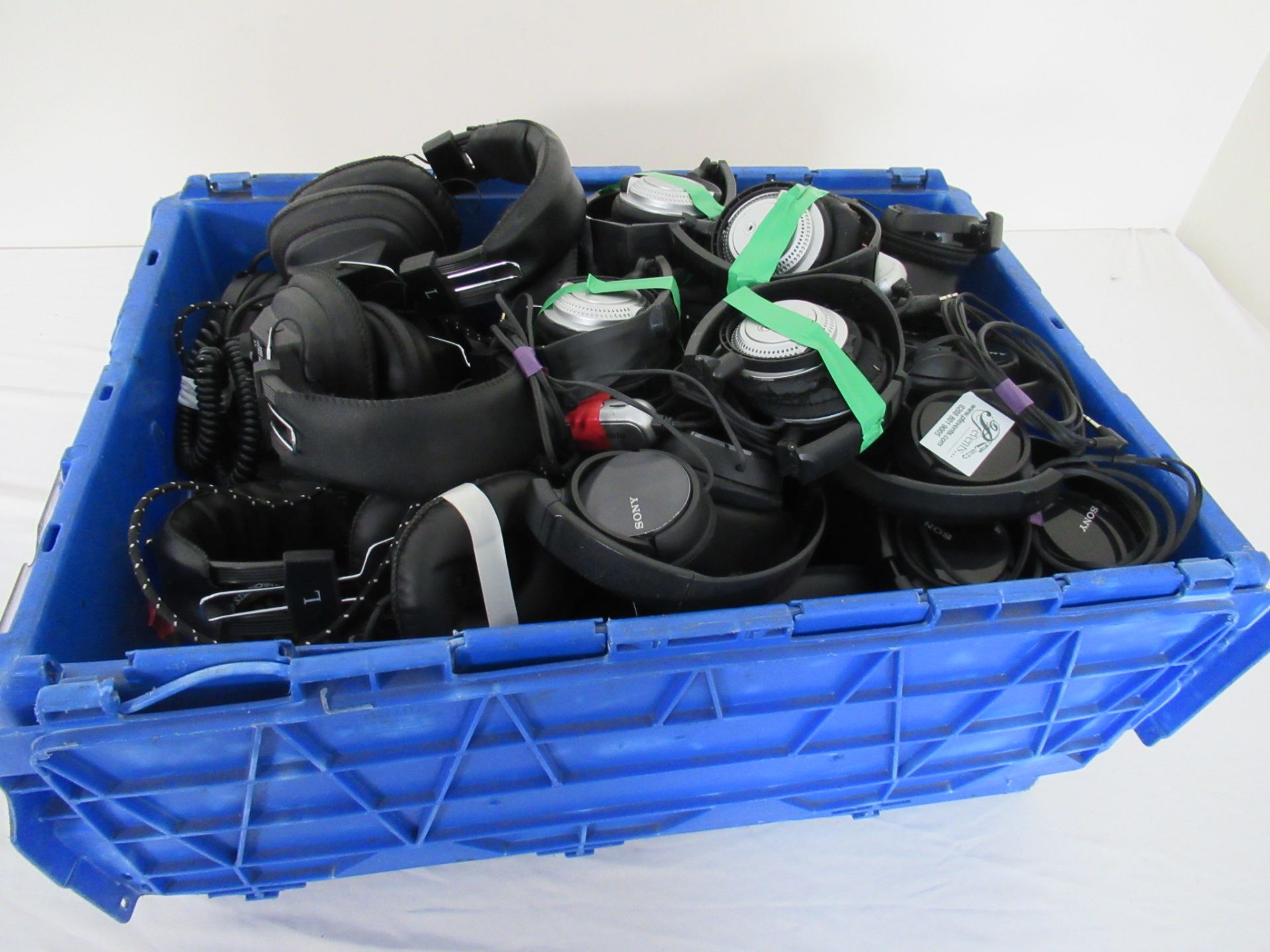 Twenty-Two assorted headphones - Image 10 of 11