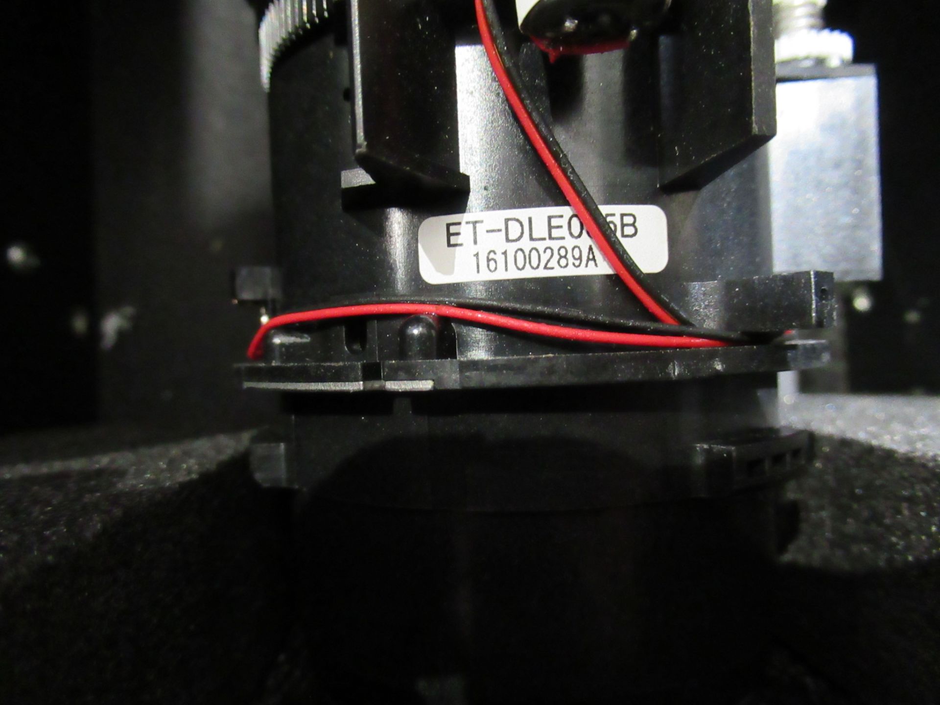 Panasonic ET-DLE085 digital light processing projection zoom lens 0.8-1.0:1 - Image 9 of 10