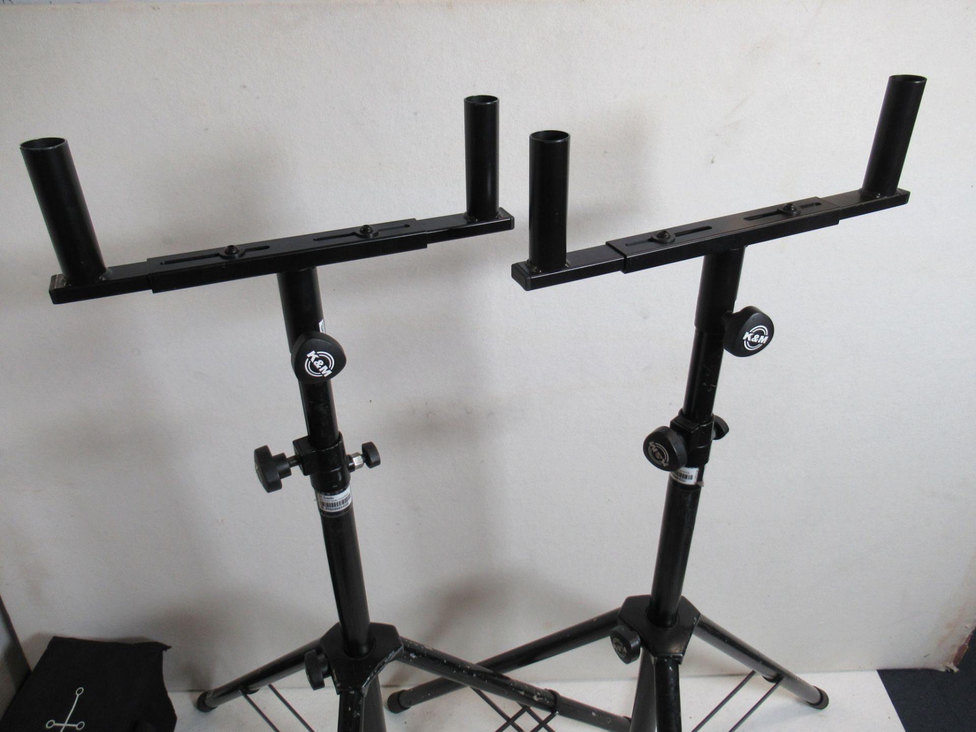 (2) K&M black telescopic tripod speaker stands with (2) bull bars and soft bag - Image 2 of 5
