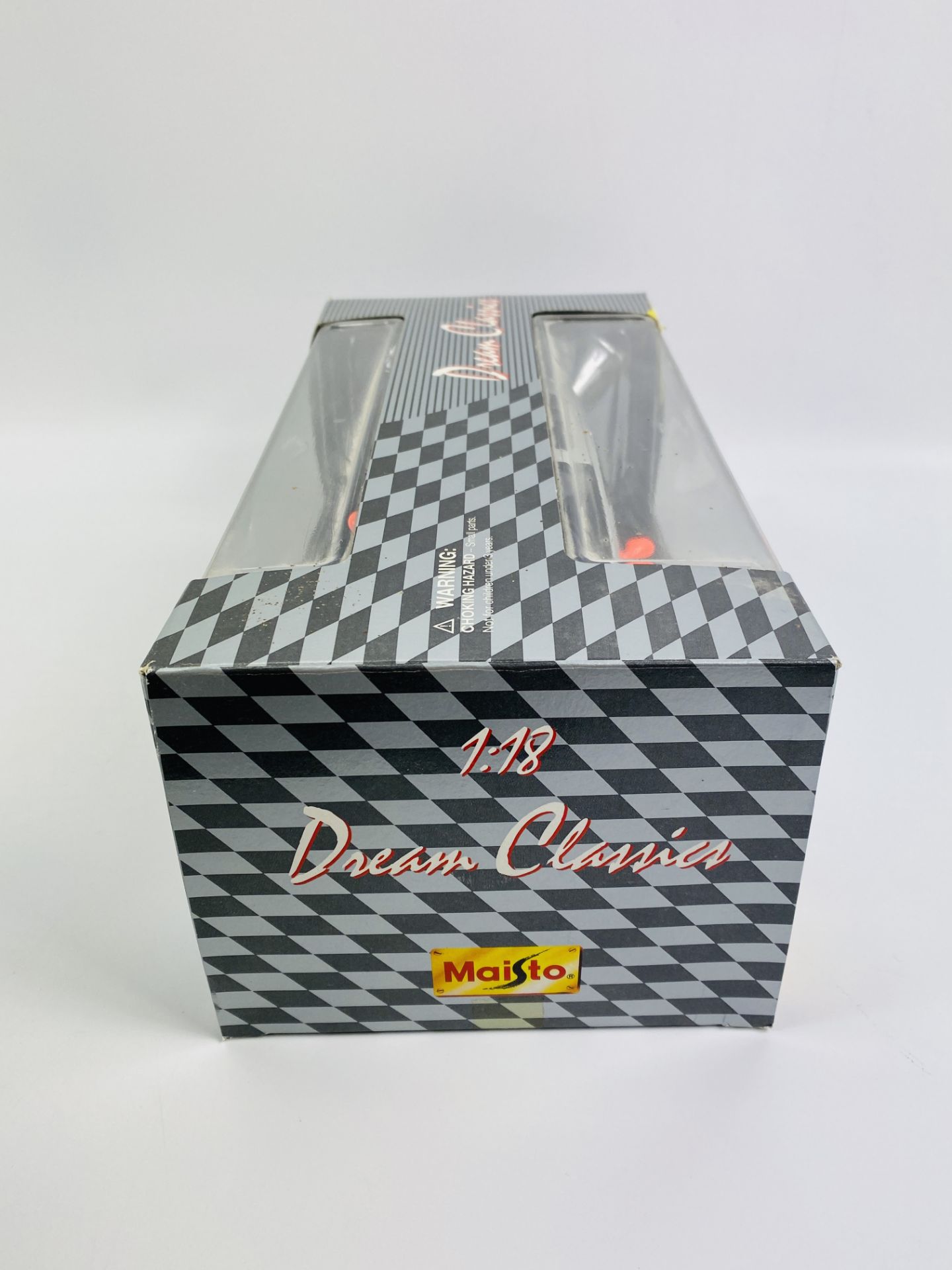 A collection of three 'Maisto' 1/18 scale boxed model cars - Image 9 of 10