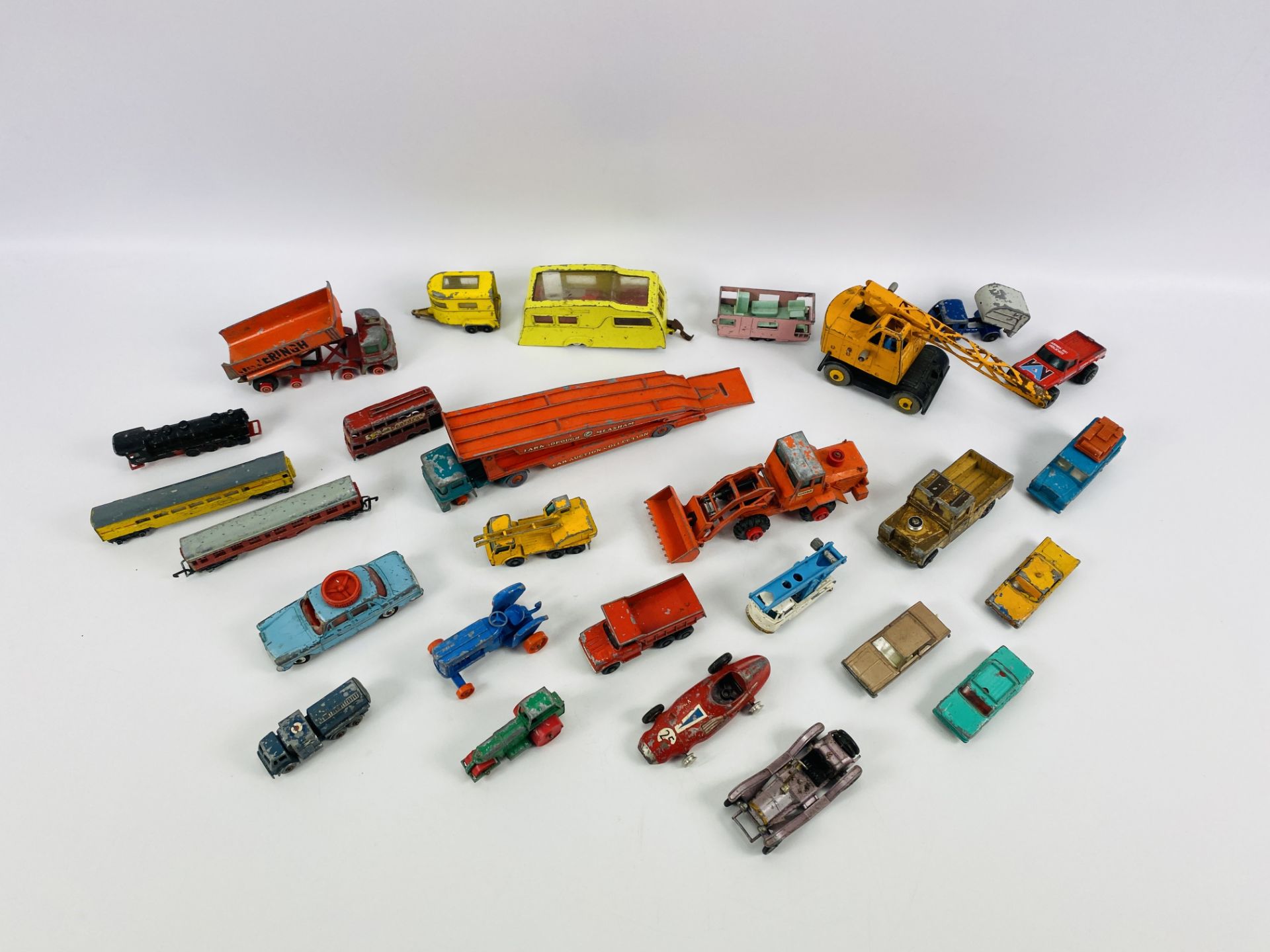 A collection of various vintage toy cars, to include Dinky, Corgi, Matchbox, etc - Image 3 of 10
