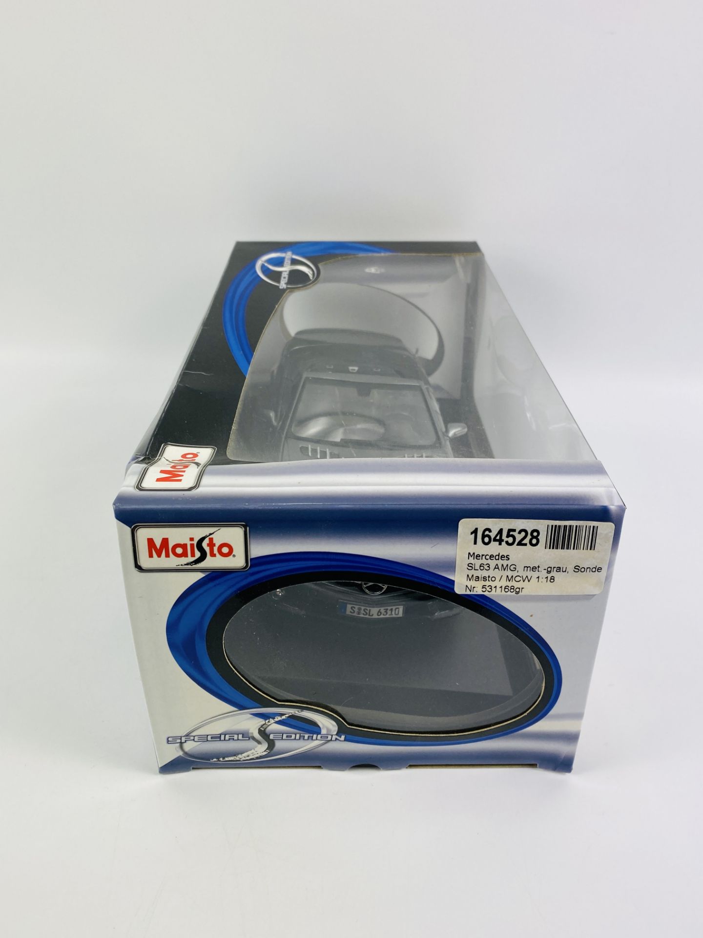 A collection of three 'Maisto' 1/18 scale boxed model cars - Image 5 of 10