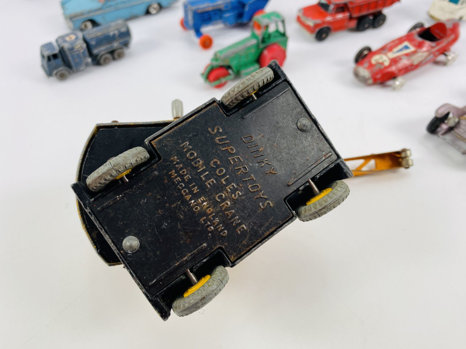 A collection of various vintage toy cars, to include Dinky, Corgi, Matchbox, etc - Image 8 of 10