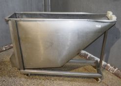 1 x Stainless Steel Floor Mounted Splitting Saw Steriliser with Heating Element