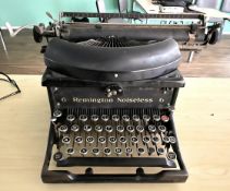 1 x Antique Remington Noiseless Typewriter - Made in New York Circa 1930's