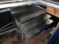 STAINLESS STEEL BAR STATION