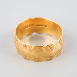 18ct gold engraved wedding ring, size UK L, gross weight approx. 5g