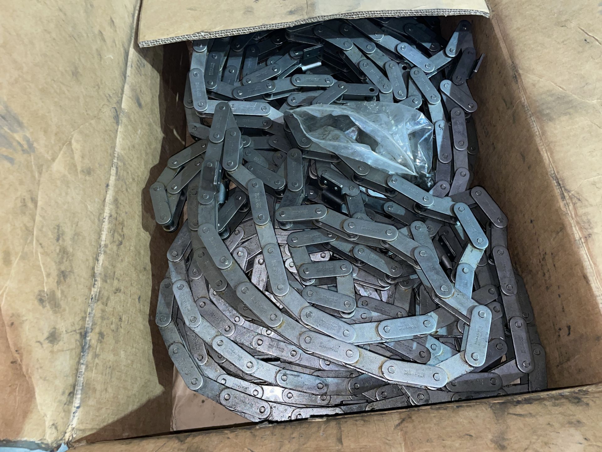 Box with HKK2080H Standard Roller Chain