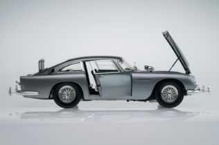 Hand Built Eaglemoss 1:8 Scale James Bond 1964 Aston Martin DB5, Goldfinger, Thunderball etc +Case