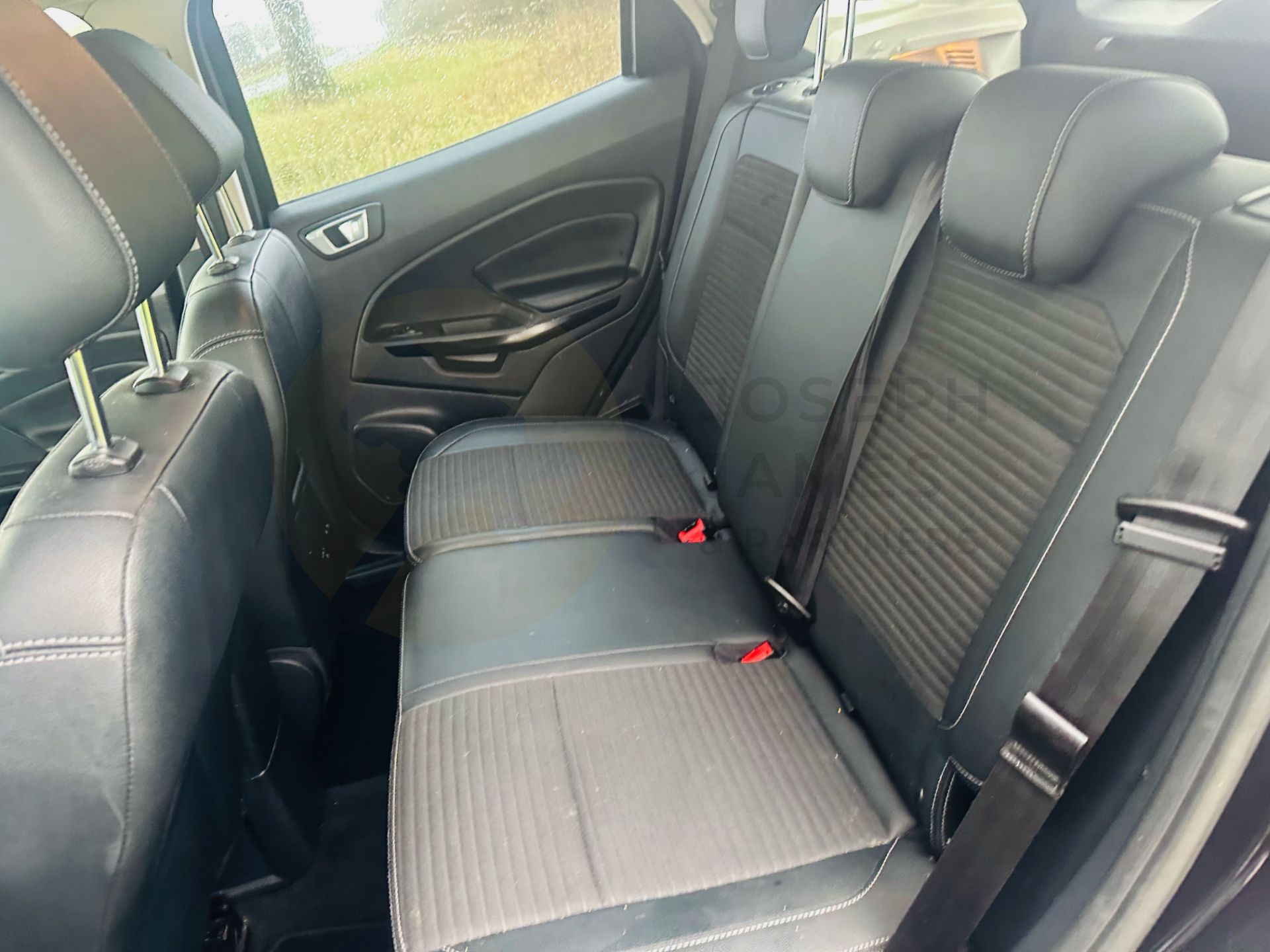 FORD ECOSPORT *TITANIUM* 5 DOOR (2022 - EURO 6) 1.0 ECOBOOST - AUTOMATIC S/S *ONLY 9,000 MILES* - Image 14 of 29