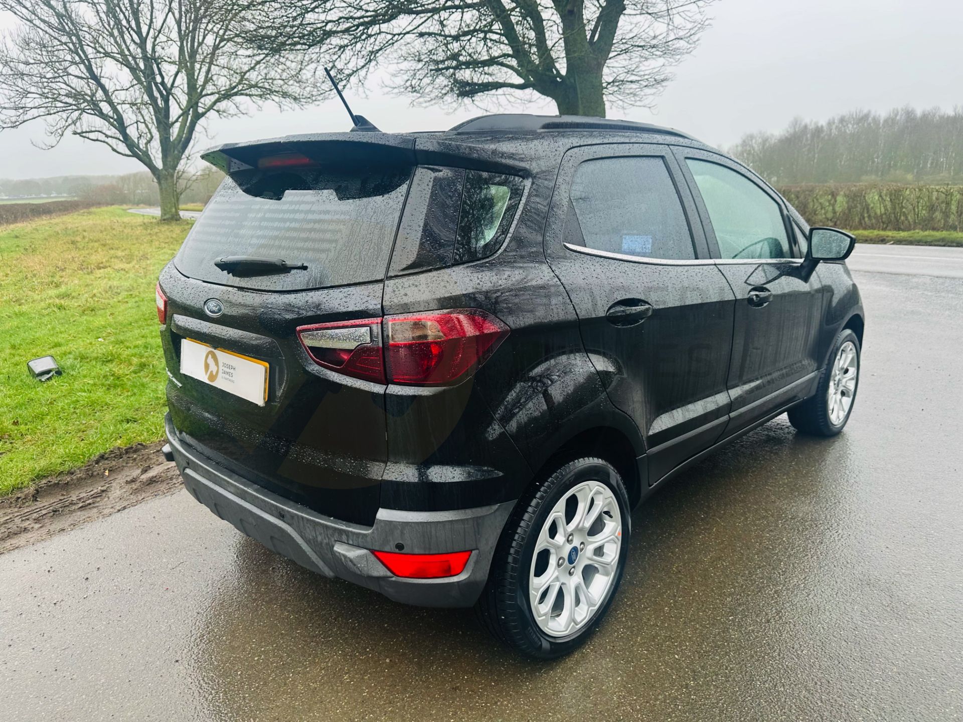 FORD ECOSPORT *TITANIUM* 5 DOOR (2022 - EURO 6) 1.0 ECOBOOST - AUTOMATIC S/S *ONLY 9,000 MILES* - Image 9 of 29