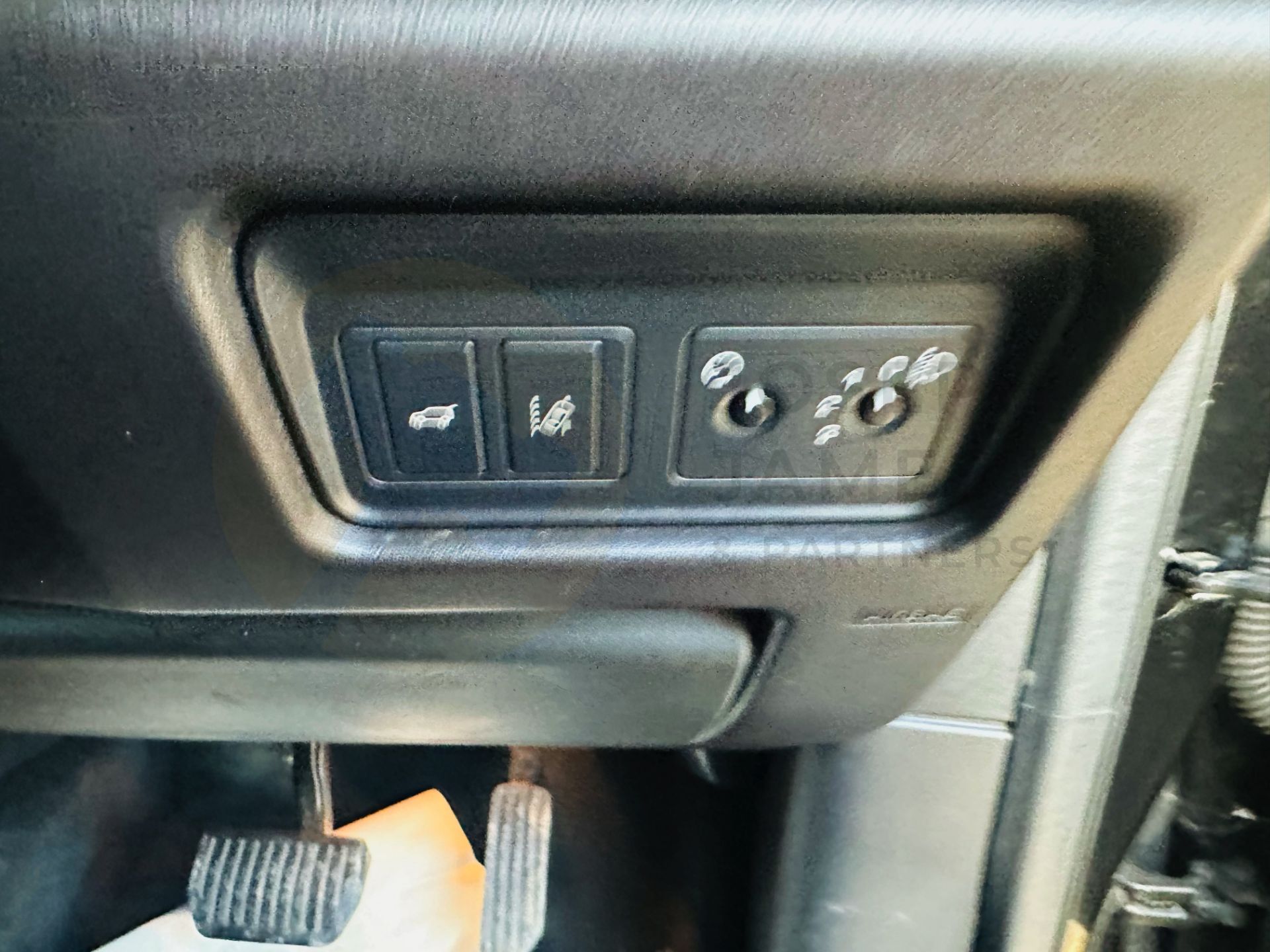 "ON SALE" LAND ROVER DISCOVERY SPORT *SE TECH* 7 SEATER SUV (2017 - EURO 6) 2.0 TD4 - AUTOMATIC*4WD* - Image 23 of 33