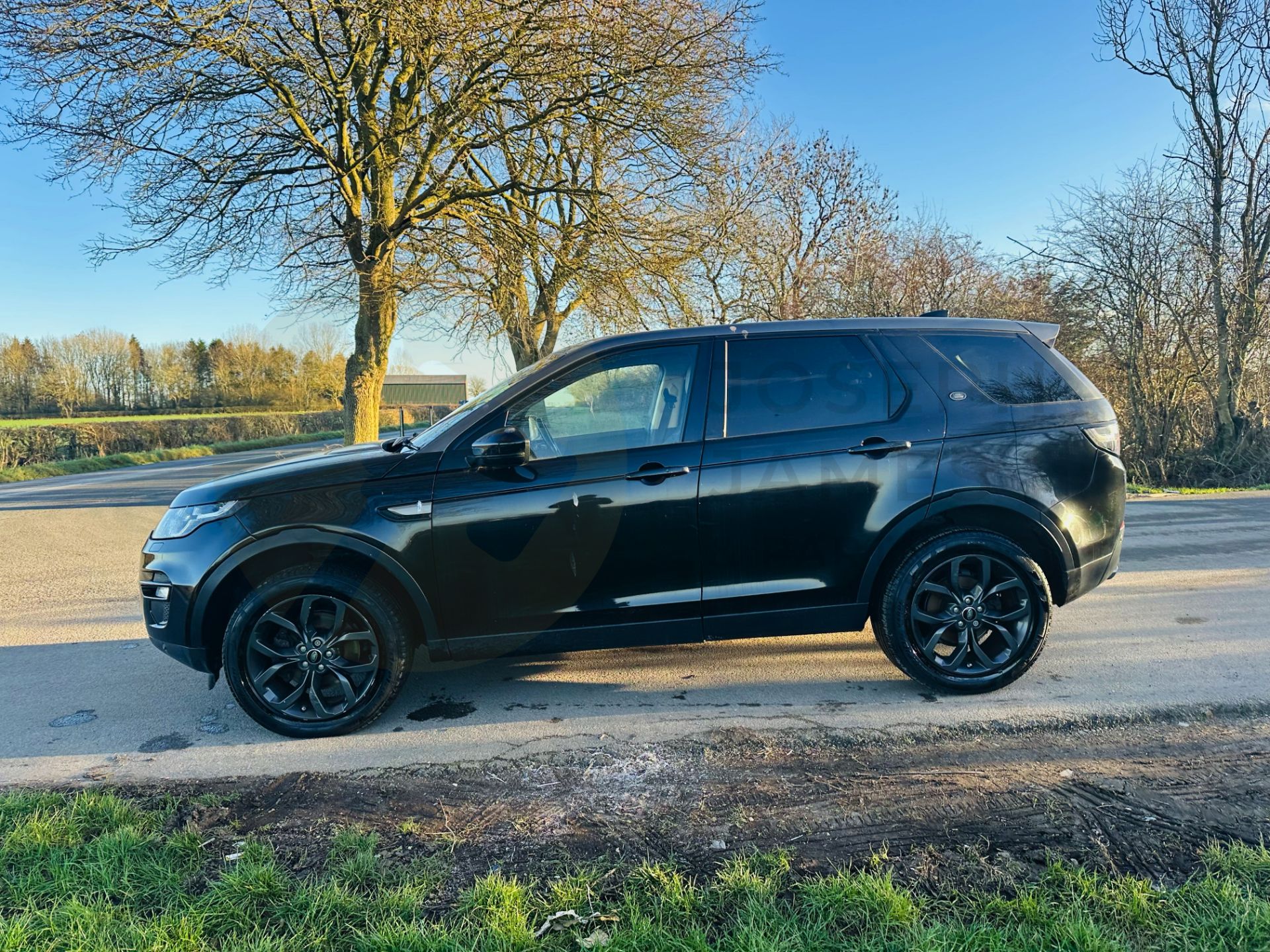 "ON SALE" LAND ROVER DISCOVERY SPORT *SE TECH* 7 SEATER SUV (2017 - EURO 6) 2.0 TD4 - AUTOMATIC*4WD* - Image 6 of 33