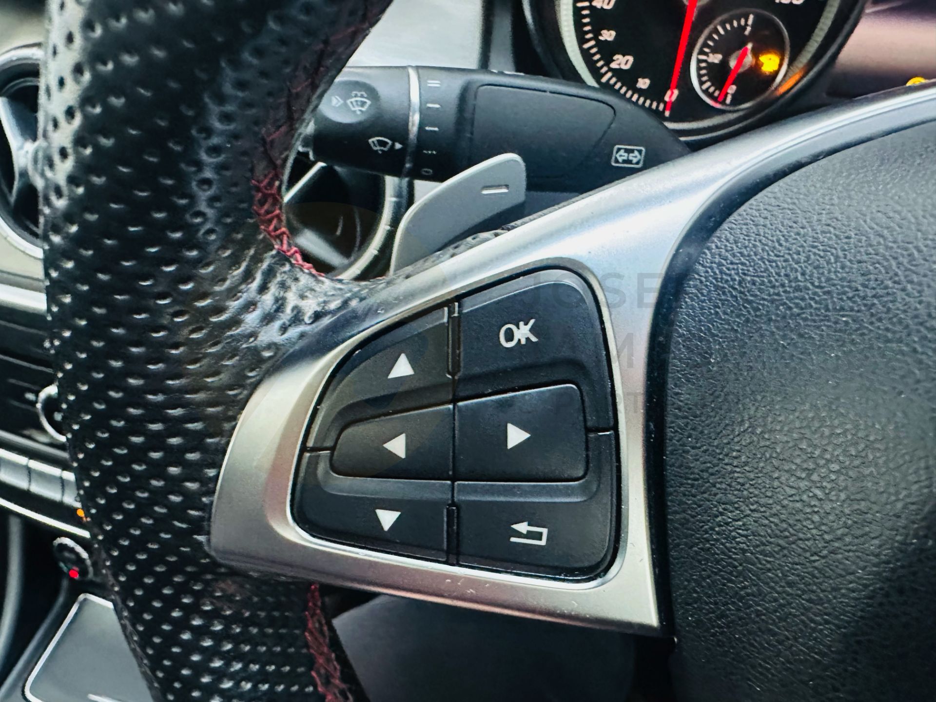 MERCEDES-BENZ CLA 220d *AMG-LINE EDITION* 7G-AUTO - 18 REG - AIR CON - 1 OWNER - PAN ROOF - EURO 6! - Image 28 of 31