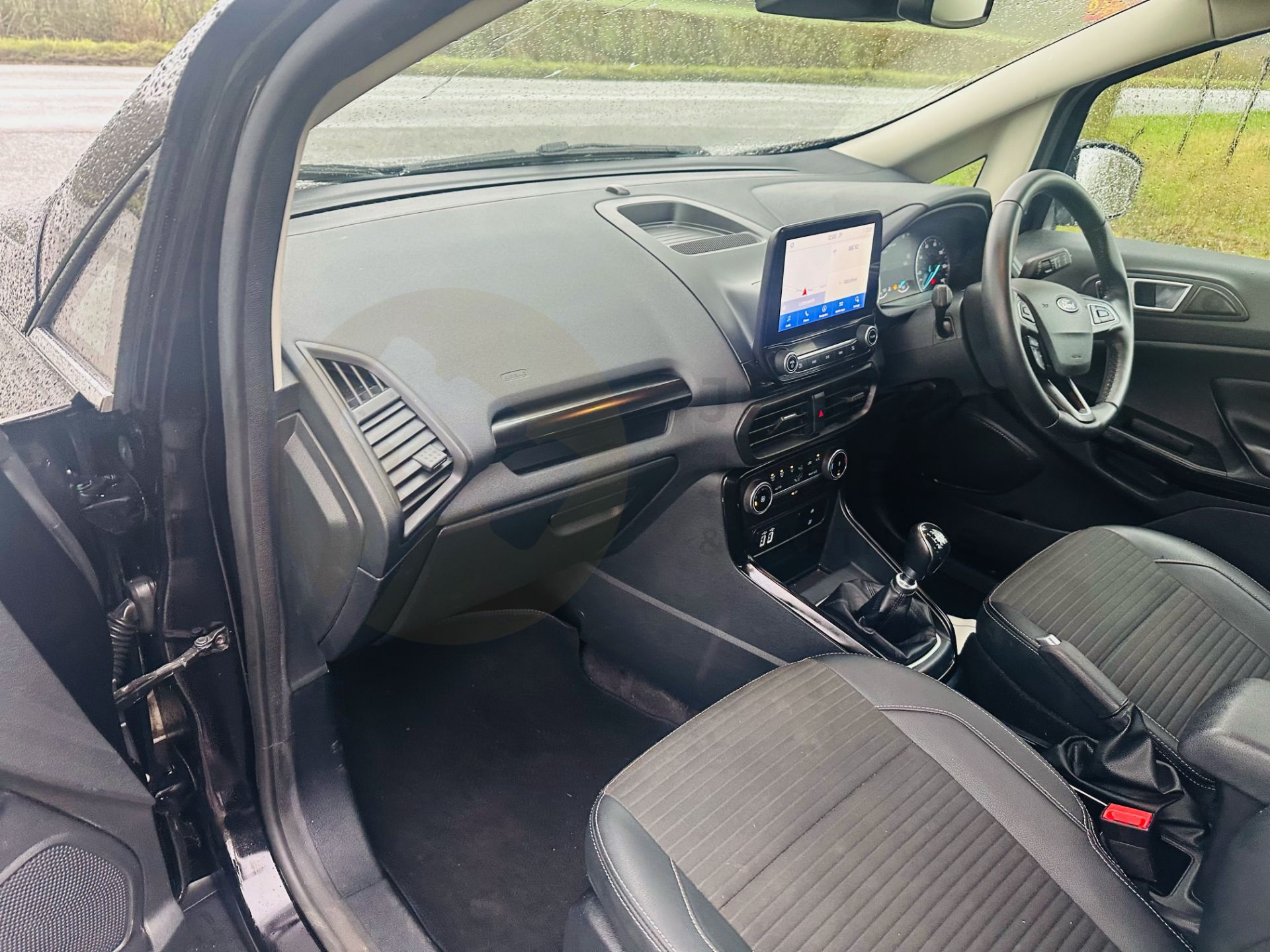 FORD ECOSPORT *TITANIUM* 5 DOOR (2022 - EURO 6) 1.0 ECOBOOST - AUTOMATIC S/S *ONLY 9,000 MILES* - Image 17 of 29