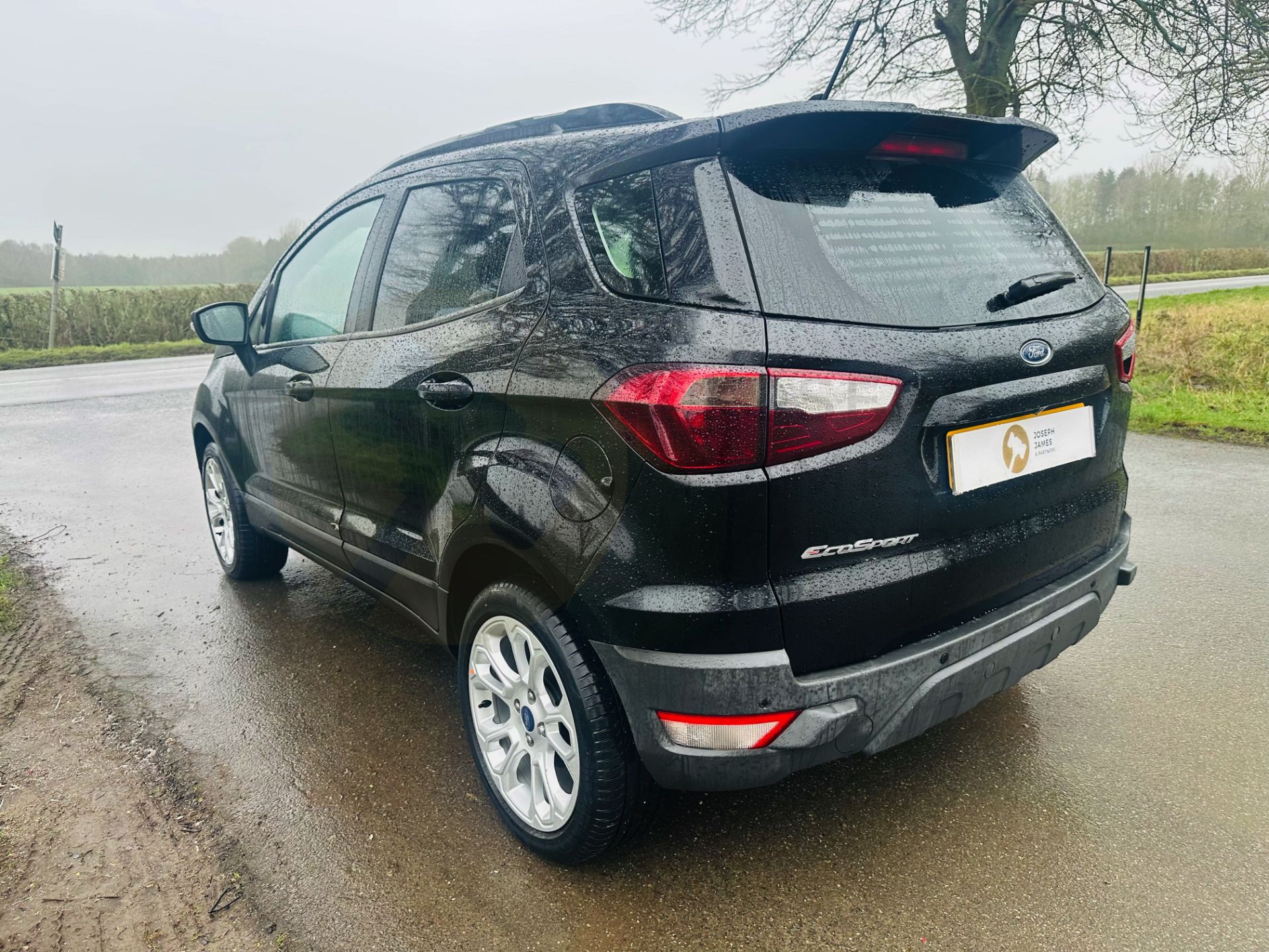 FORD ECOSPORT *TITANIUM* 5 DOOR (2022 - EURO 6) 1.0 ECOBOOST - AUTOMATIC S/S *ONLY 9,000 MILES* - Image 7 of 29