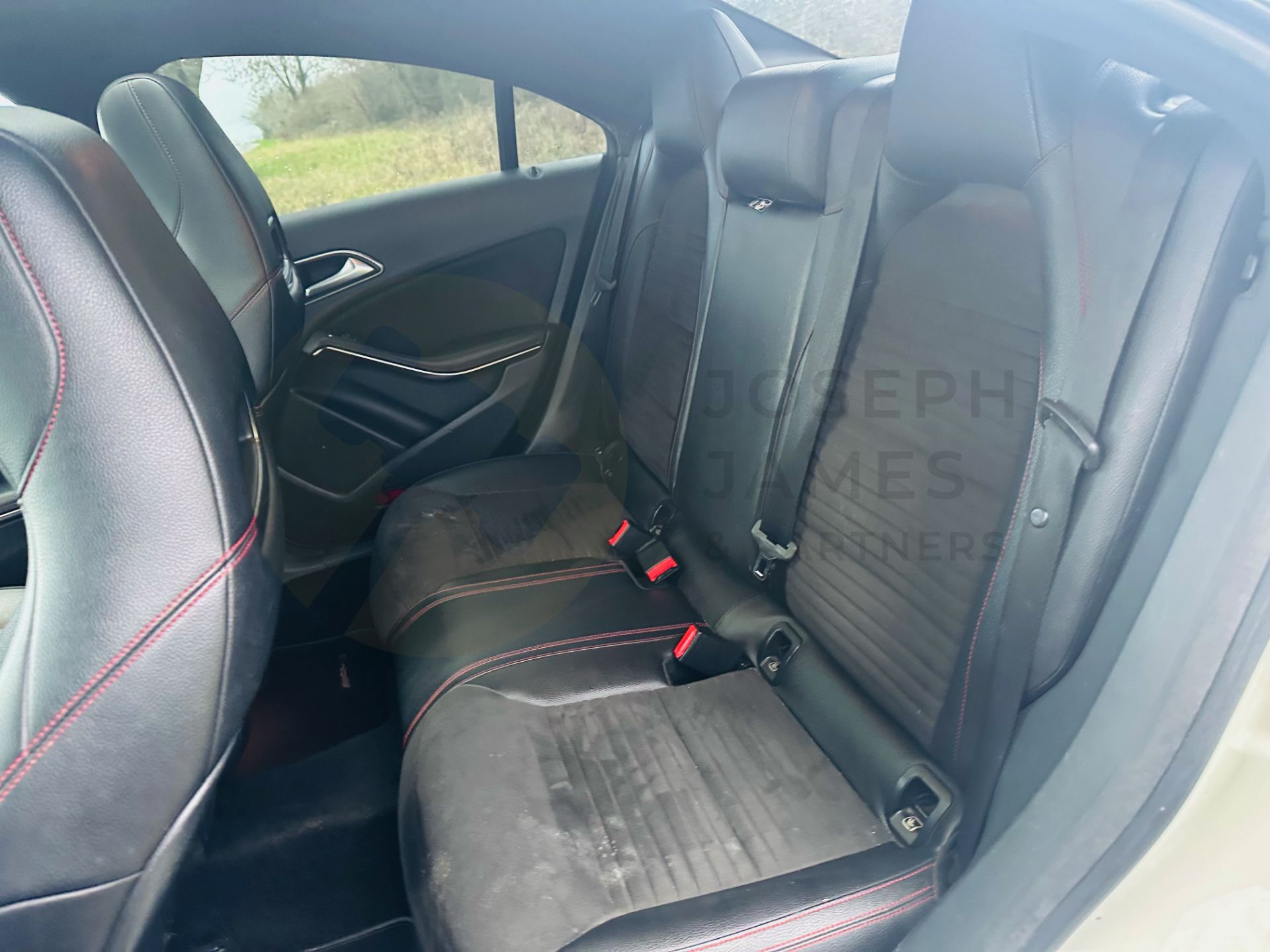 MERCEDES-BENZ CLA 220d *AMG-LINE EDITION* 7G-AUTO - 18 REG - AIR CON - 1 OWNER - PAN ROOF - EURO 6! - Image 14 of 31