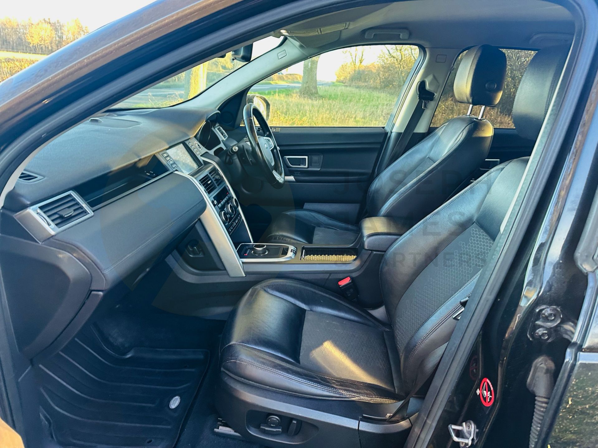 "ON SALE" LAND ROVER DISCOVERY SPORT *SE TECH* 7 SEATER SUV (2017 - EURO 6) 2.0 TD4 - AUTOMATIC*4WD* - Image 16 of 33