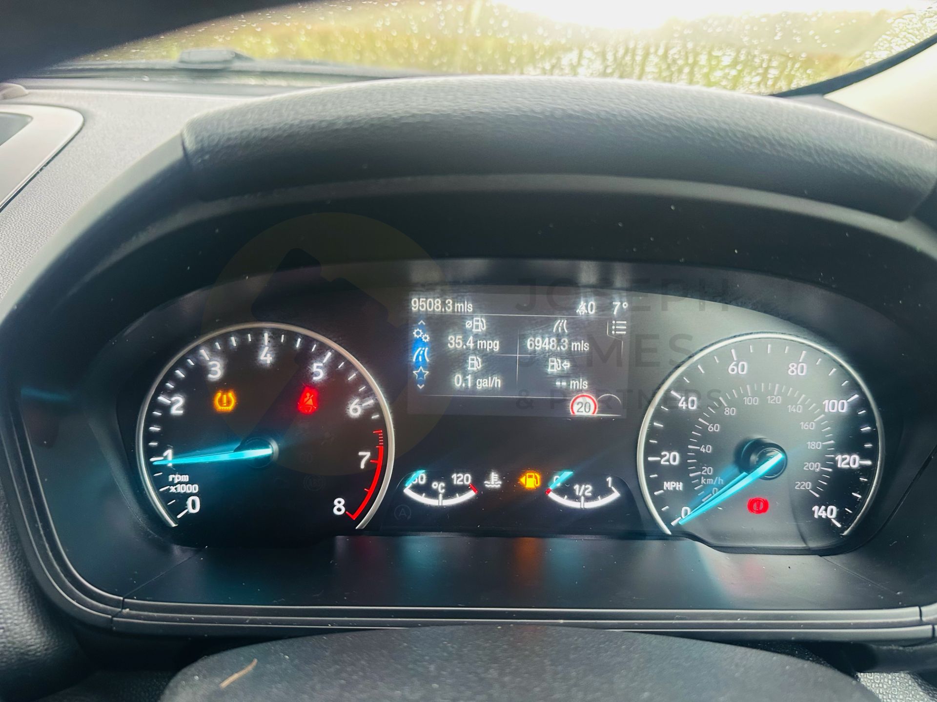 FORD ECOSPORT *TITANIUM* 5 DOOR (2022 - EURO 6) 1.0 ECOBOOST - AUTOMATIC S/S *ONLY 9,000 MILES* - Image 28 of 29