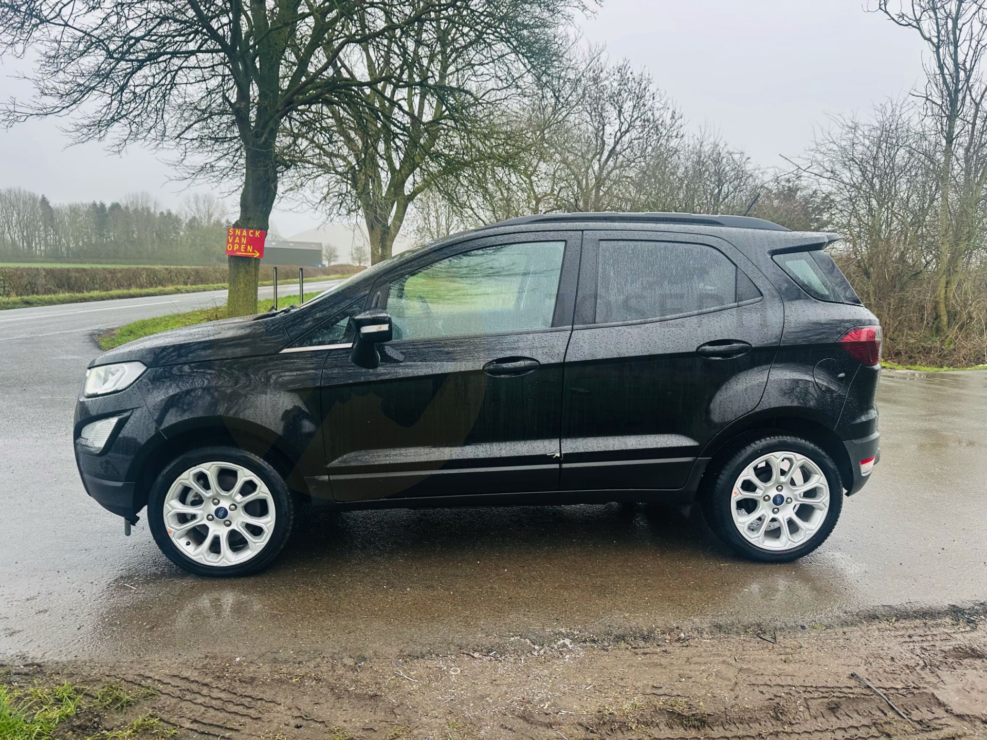 FORD ECOSPORT *TITANIUM* 5 DOOR (2022 - EURO 6) 1.0 ECOBOOST - AUTOMATIC S/S *ONLY 9,000 MILES* - Image 6 of 29