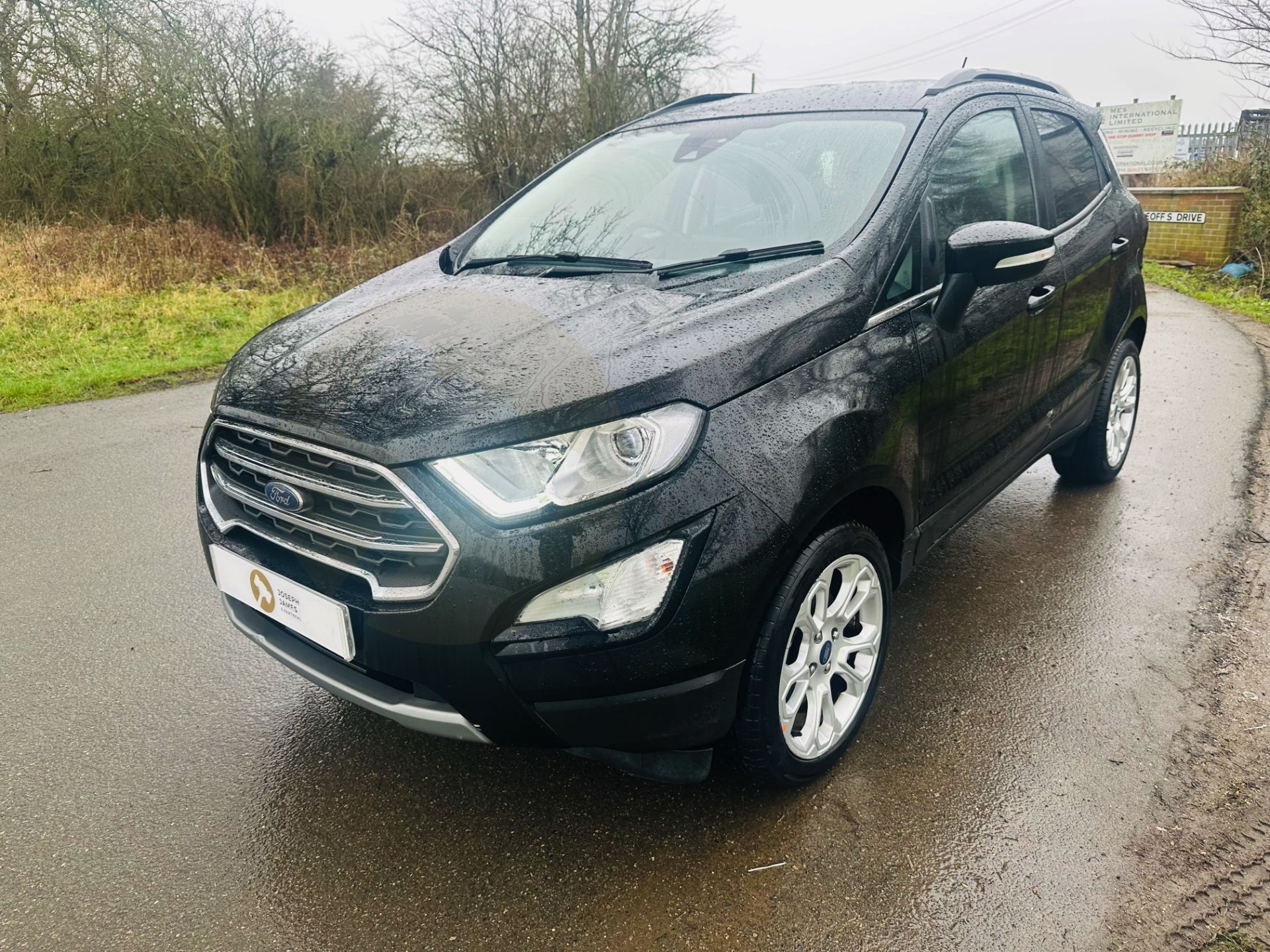 FORD ECOSPORT *TITANIUM* 5 DOOR (2022 - EURO 6) 1.0 ECOBOOST - AUTOMATIC S/S *ONLY 9,000 MILES* - Image 4 of 29