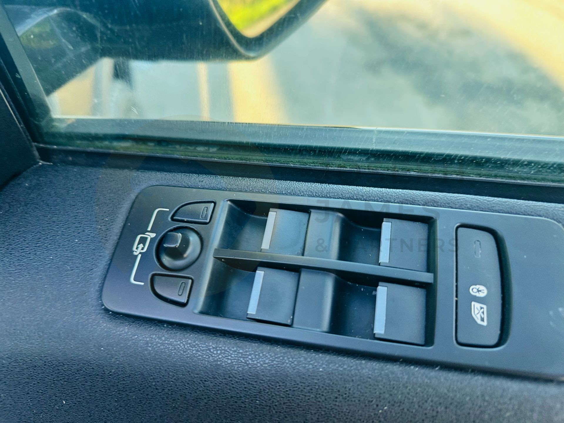 "ON SALE" LAND ROVER DISCOVERY SPORT *SE TECH* 7 SEATER SUV (2017 - EURO 6) 2.0 TD4 - AUTOMATIC*4WD* - Image 22 of 33