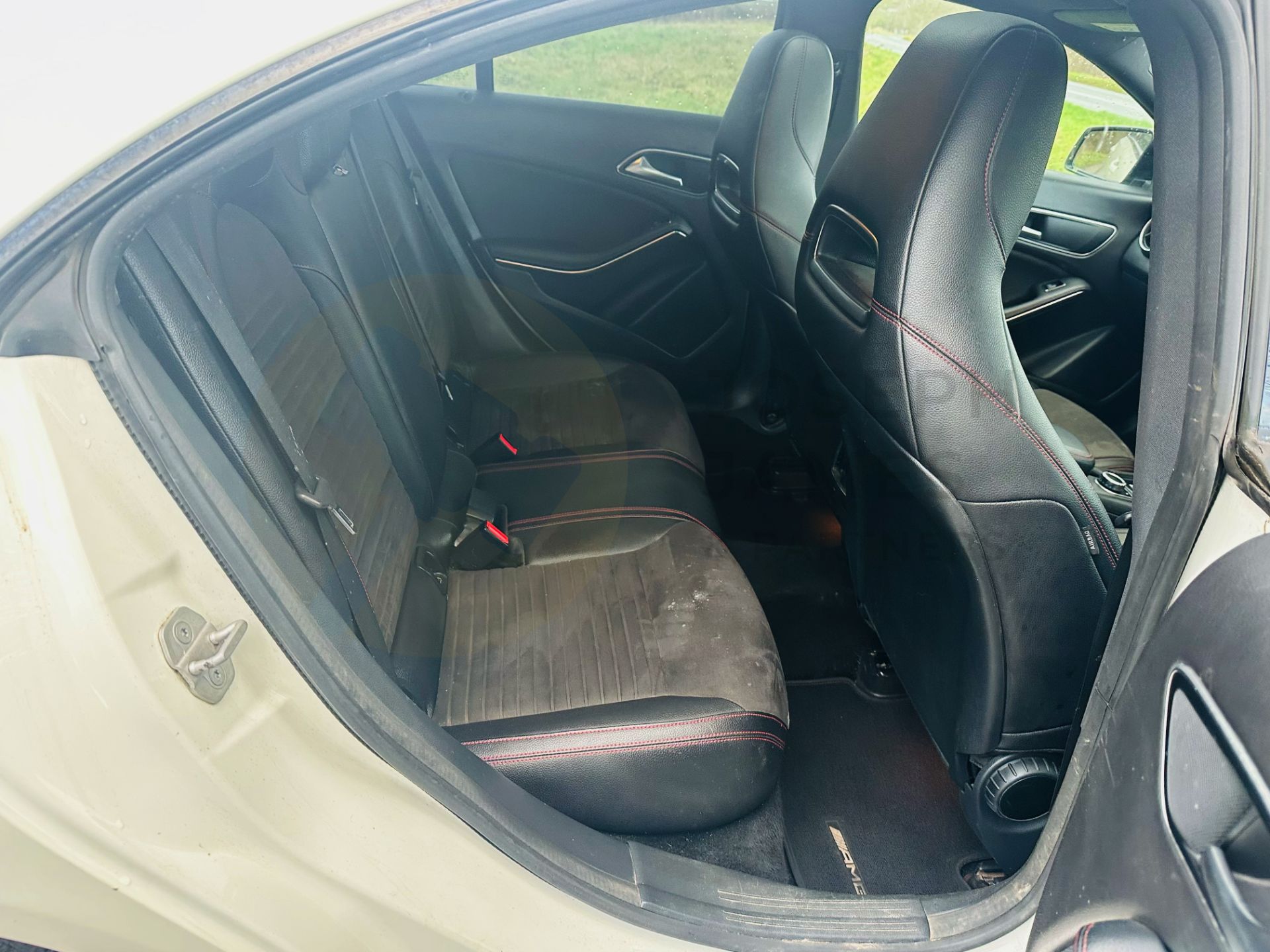 MERCEDES-BENZ CLA 220d *AMG-LINE EDITION* 7G-AUTO - 18 REG - AIR CON - 1 OWNER - PAN ROOF - EURO 6! - Image 11 of 31